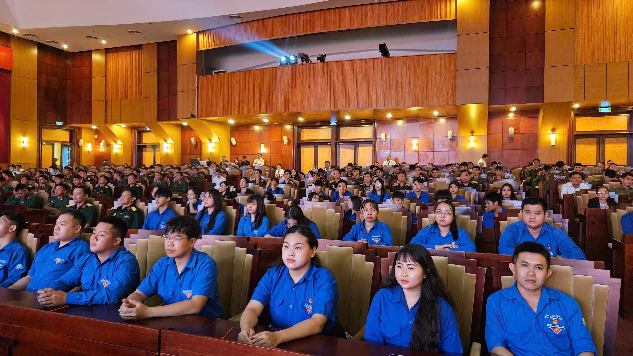 T&ocirc;n vinh điển h&igrave;nh học tập v&agrave; l&agrave;m theo tư tưởng, đạo đức, phong c&aacute;ch Hồ Ch&iacute; Minh - Ảnh 3.