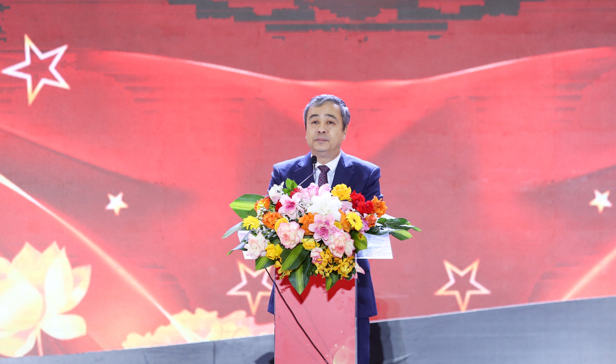 T&ocirc;n vinh điển h&igrave;nh học tập v&agrave; l&agrave;m theo tư tưởng, đạo đức, phong c&aacute;ch Hồ Ch&iacute; Minh - Ảnh 4.