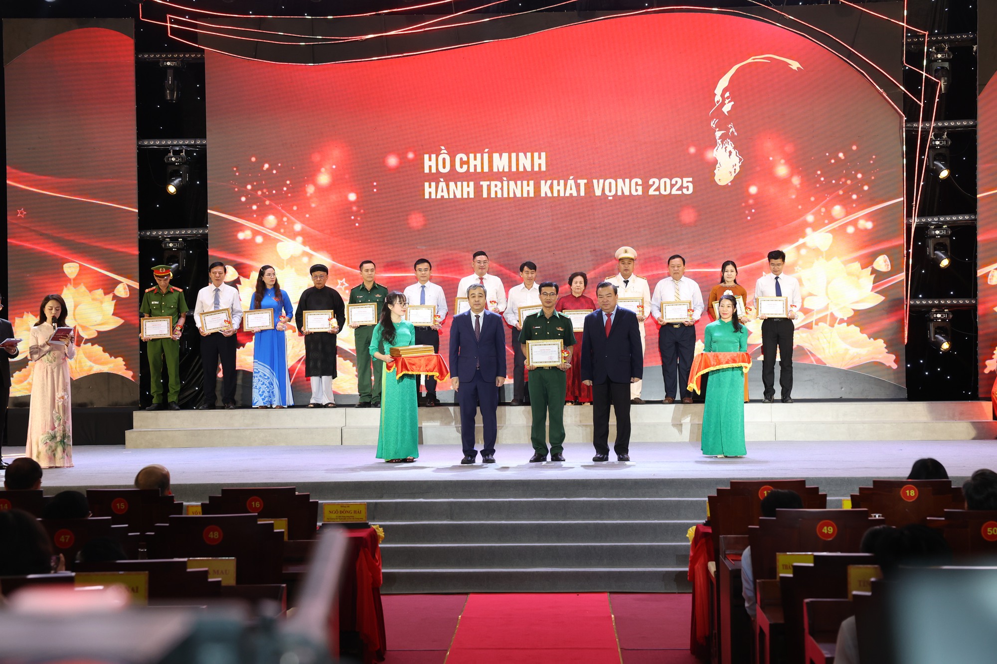 T&ocirc;n vinh điển h&igrave;nh học tập v&agrave; l&agrave;m theo tư tưởng, đạo đức, phong c&aacute;ch Hồ Ch&iacute; Minh - Ảnh 5.