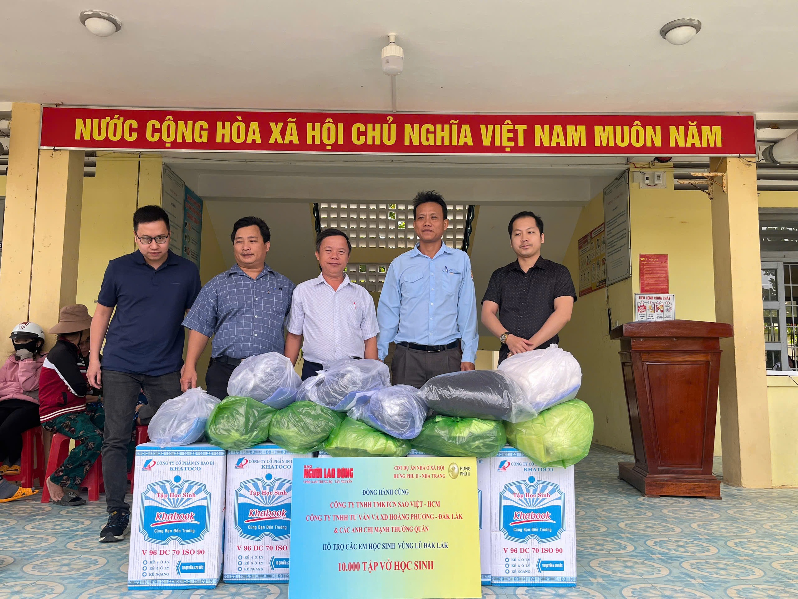 Đem y&ecirc;u thương đến với v&ugrave;ng lũ Ph&uacute; Y&ecirc;n  - Ảnh 6.