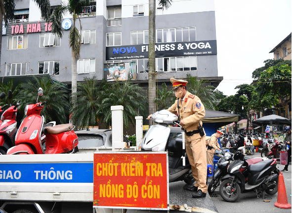 Chỉ trong 1 khung giờ , h&agrave;ng ng&agrave;n t&agrave;i xế vi phạm nồng độ cồn bị xử l&yacute; - Ảnh 2.