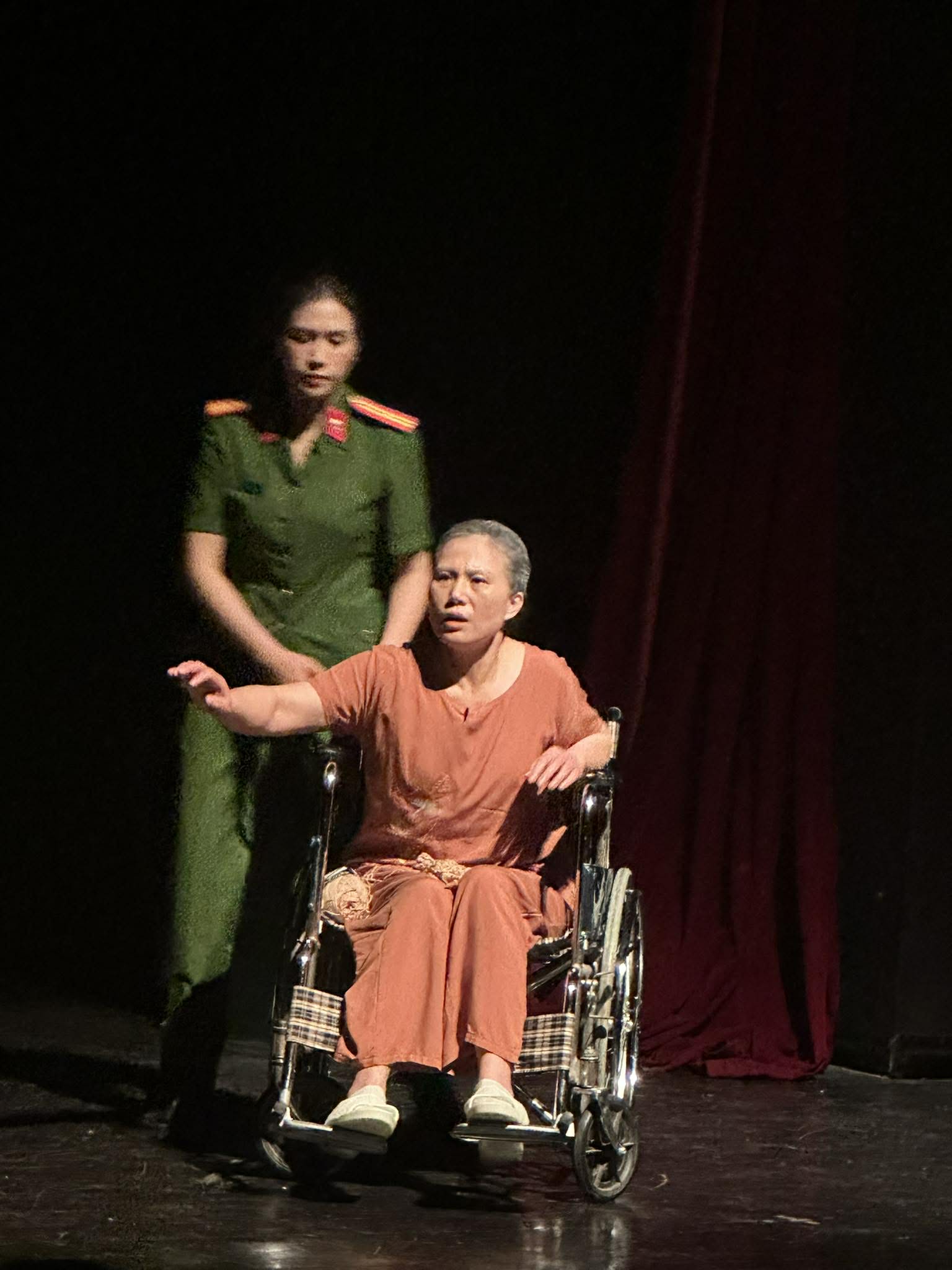 Nh&agrave; h&aacute;t Kịch C&ocirc;ng an nh&acirc;n d&acirc;n tạo ấn tượng mạnh với t&aacute;c phẩm "Nơi b&igrave;nh minh trở lại" - Ảnh 5.