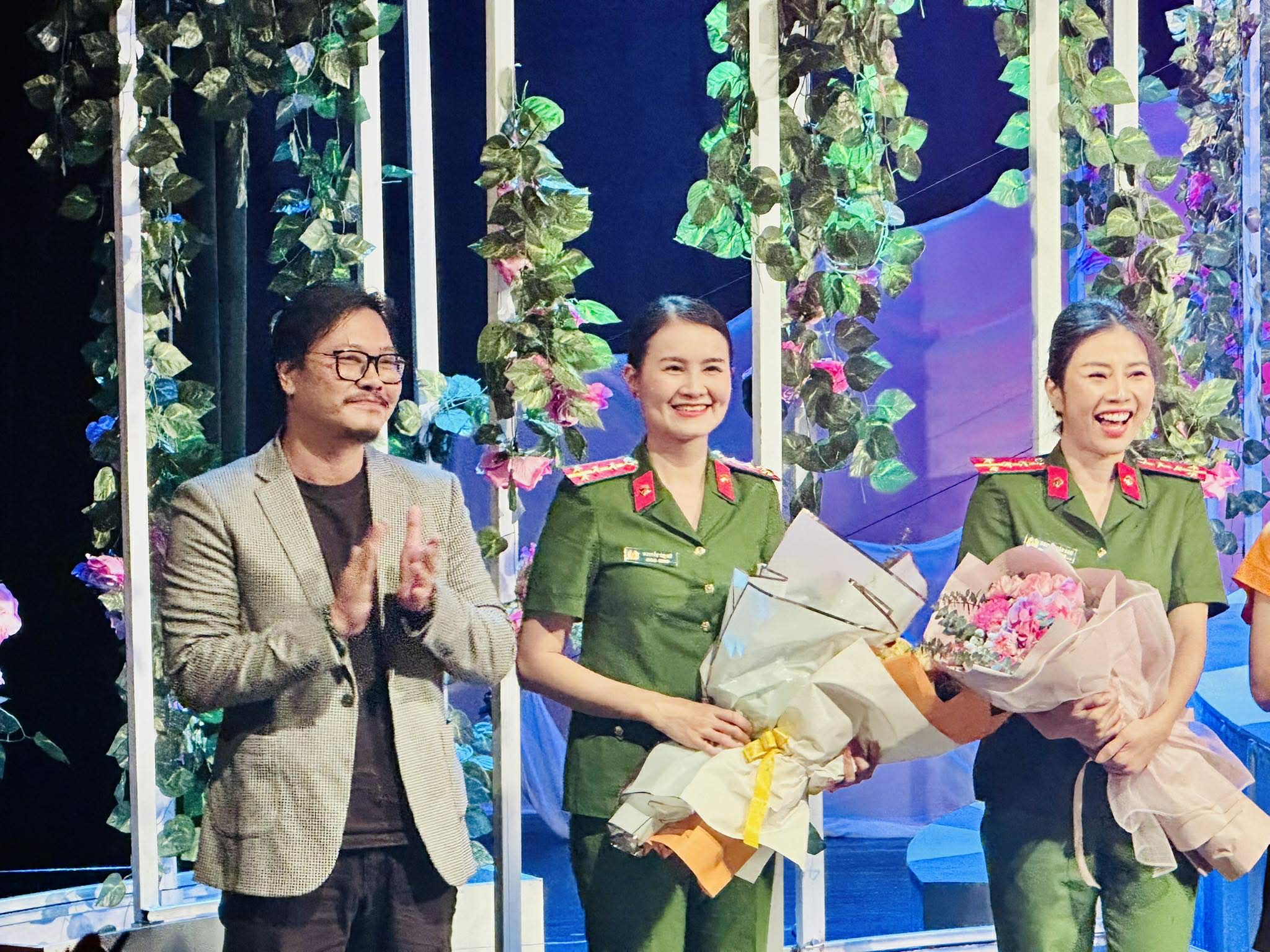 Nh&agrave; h&aacute;t Kịch C&ocirc;ng an nh&acirc;n d&acirc;n tạo ấn tượng mạnh với t&aacute;c phẩm "Nơi b&igrave;nh minh trở lại" - Ảnh 2.