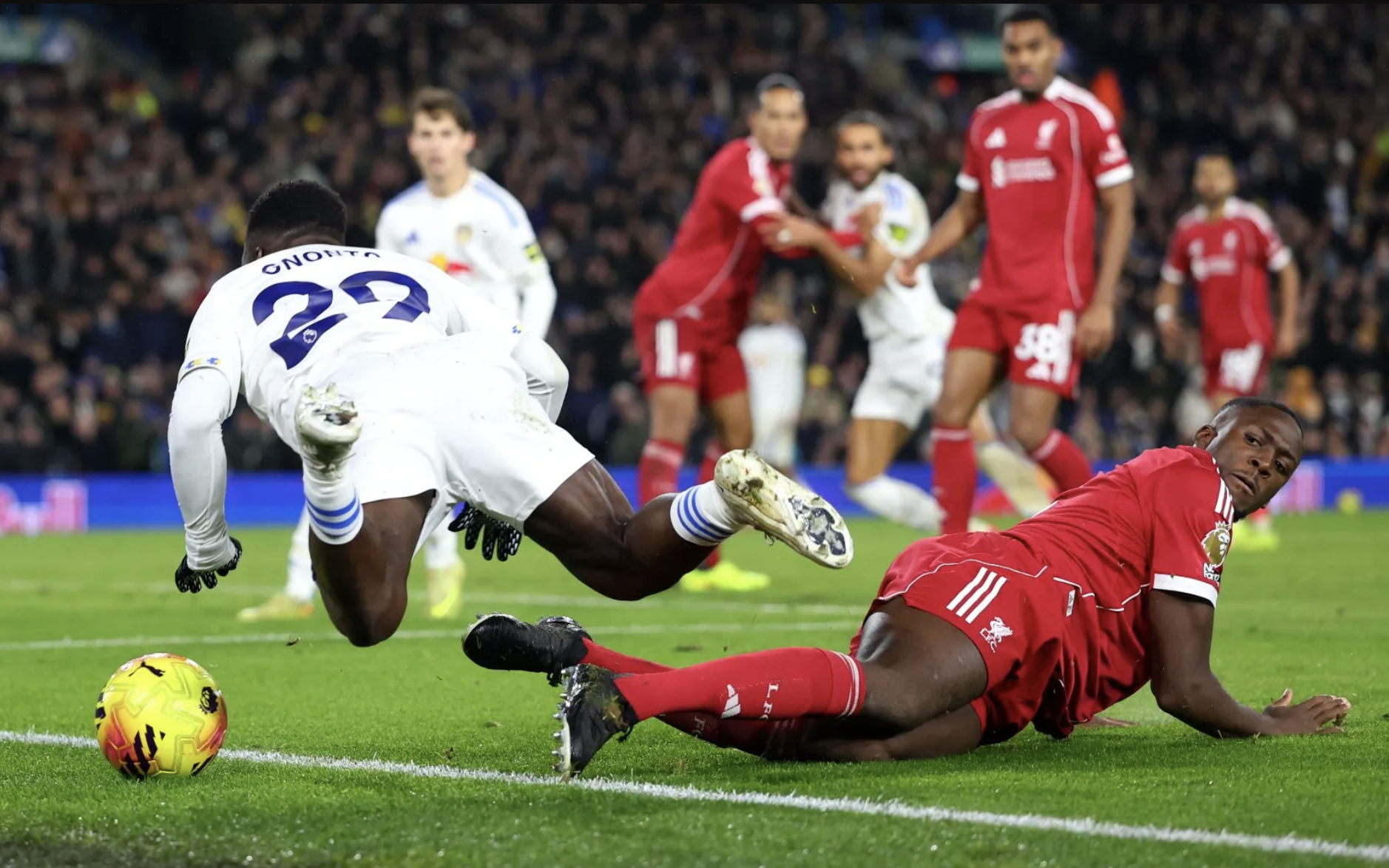Liverpool tiếp tục trượt dài, Salah tuyên bố "cạch mặt" HLV Arne Slot