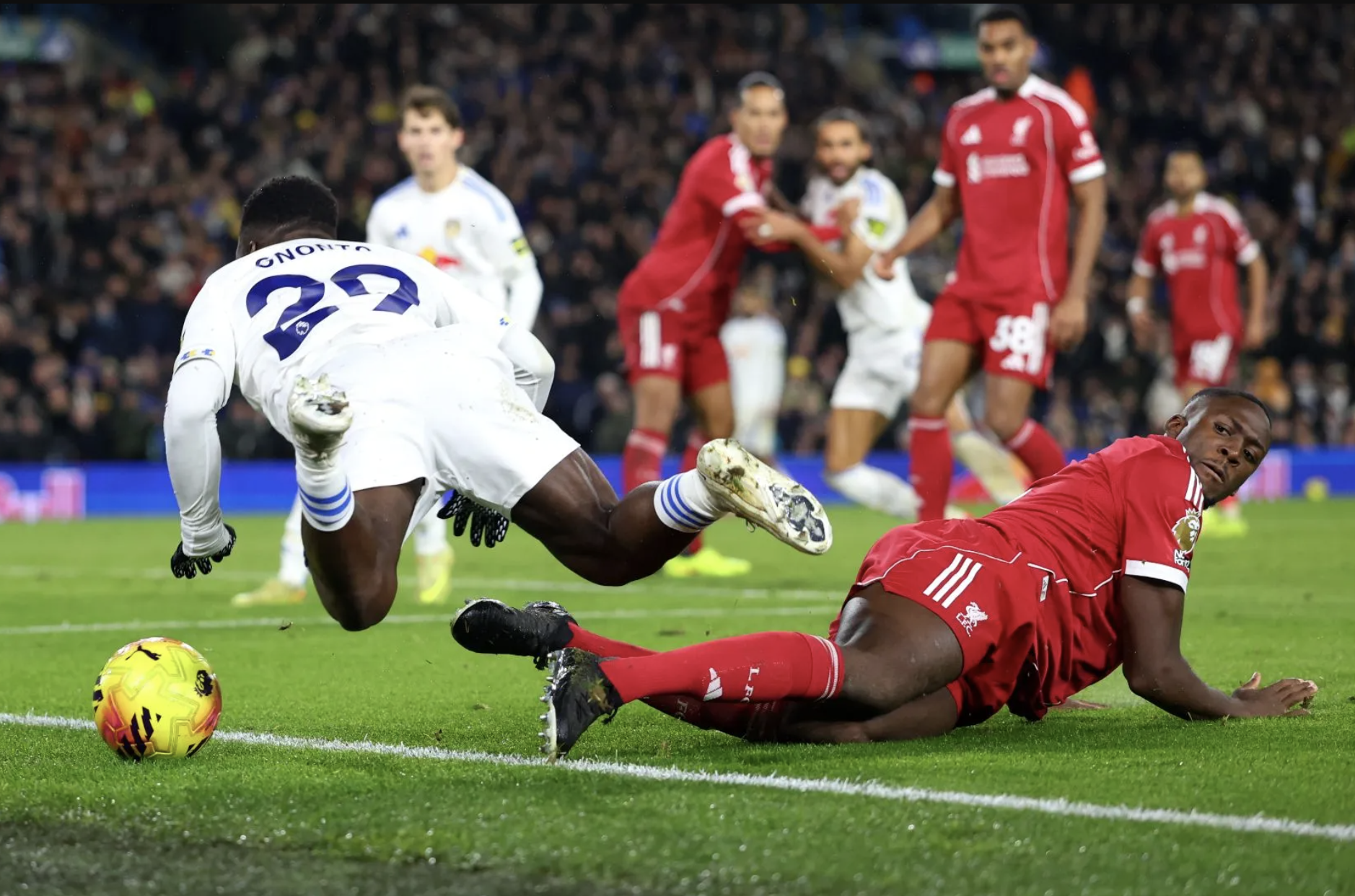 Liverpool tiếp tục trượt d&agrave;i, Salah tuy&ecirc;n bố "cạch mặt" HLV Arne Slot - Ảnh 3.