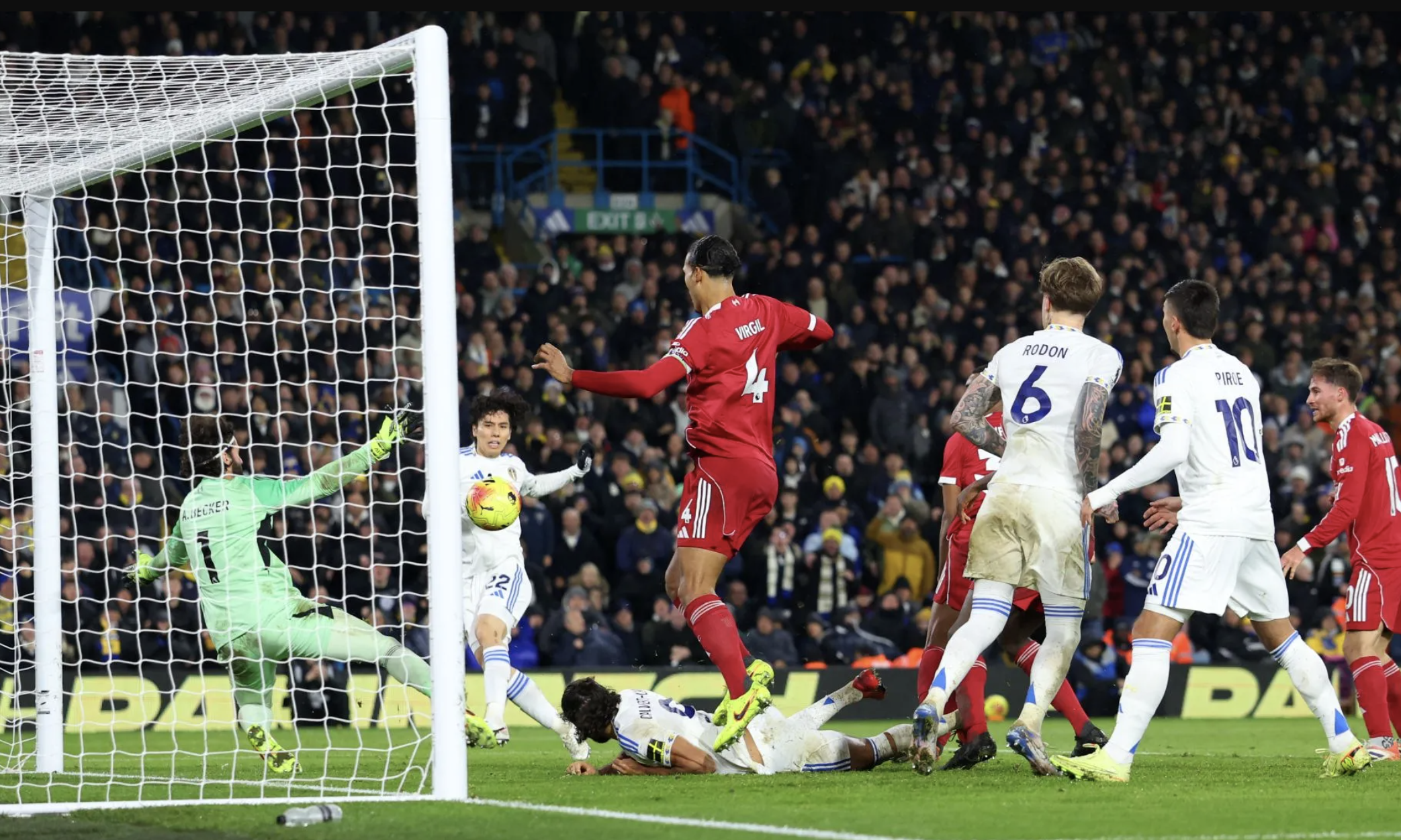 Liverpool tiếp tục trượt d&agrave;i, Salah tuy&ecirc;n bố "cạch mặt" HLV Arne Slot - Ảnh 7.