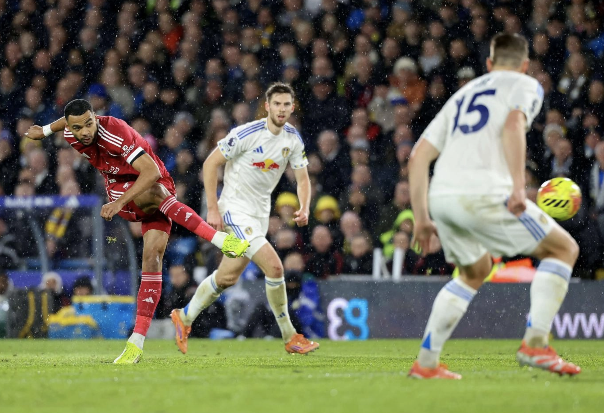Liverpool tiếp tục trượt d&agrave;i, Salah tuy&ecirc;n bố "cạch mặt" HLV Arne Slot - Ảnh 2.