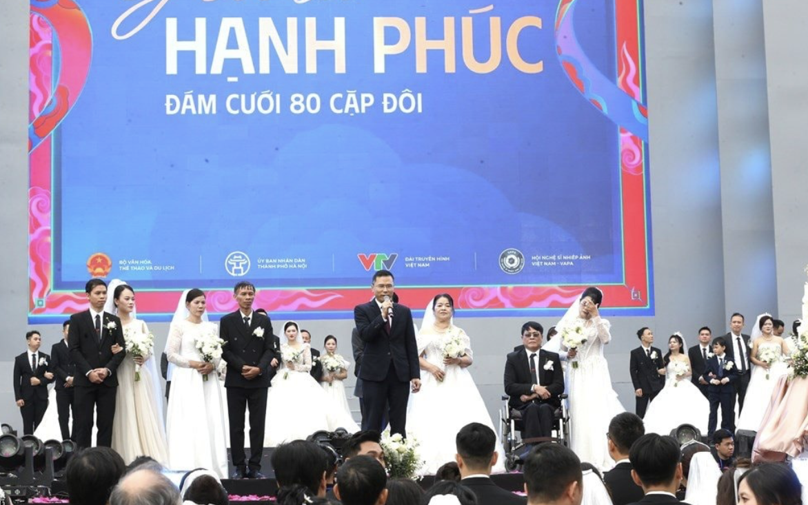 80 cặp đôi tổ chức lễ cưới tập thể bên hồ Hoàn Kiếm