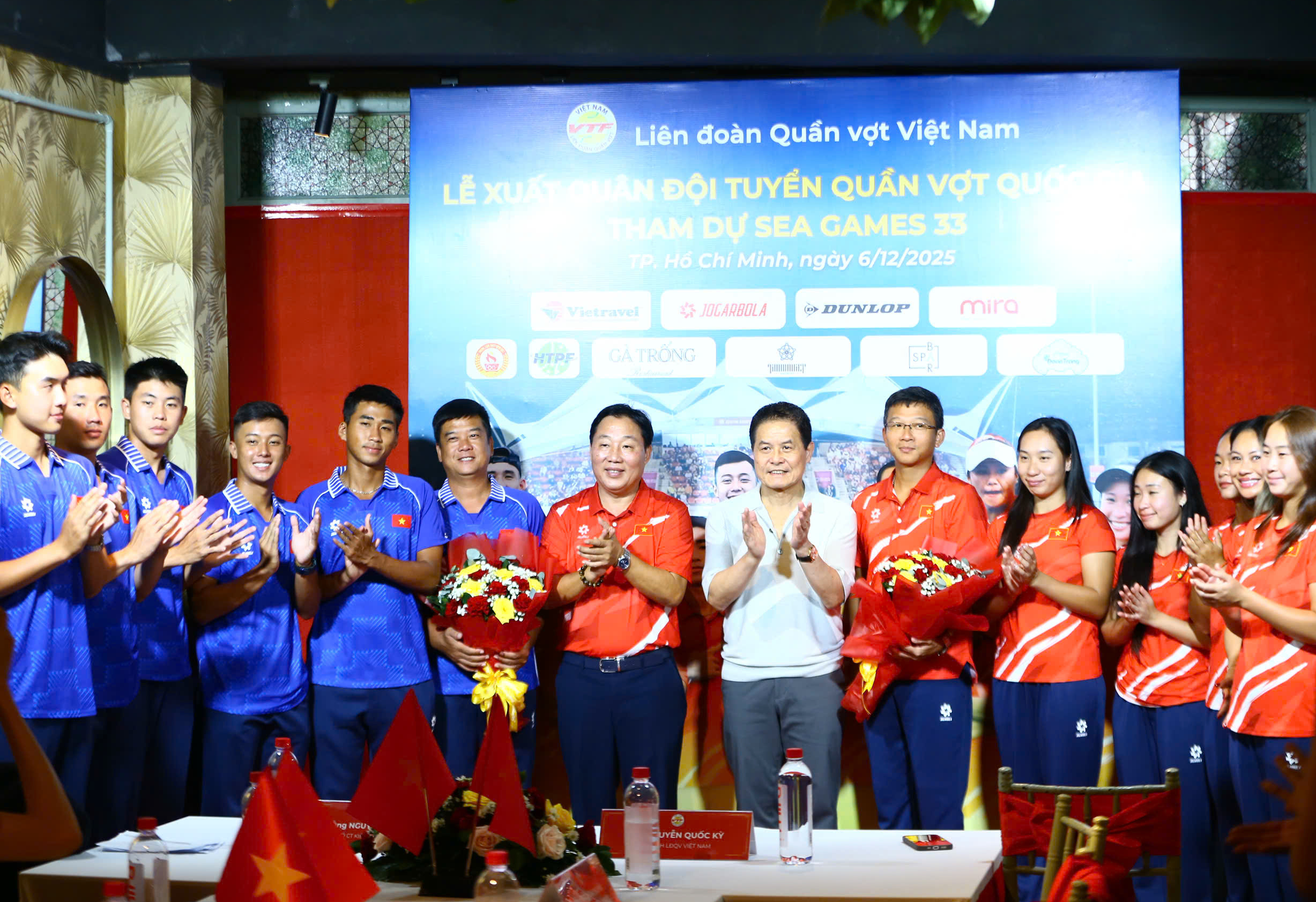 Tuyển quần vợt Việt Nam l&agrave;m lễ xuất qu&acirc;n dự SEA Games 33 - Ảnh 1.