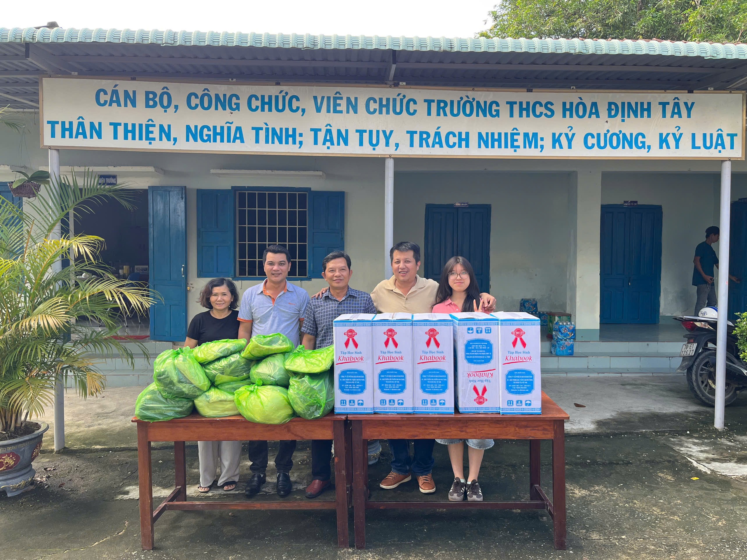 Đem y&ecirc;u thương đến với v&ugrave;ng lũ Ph&uacute; Y&ecirc;n  - Ảnh 5.