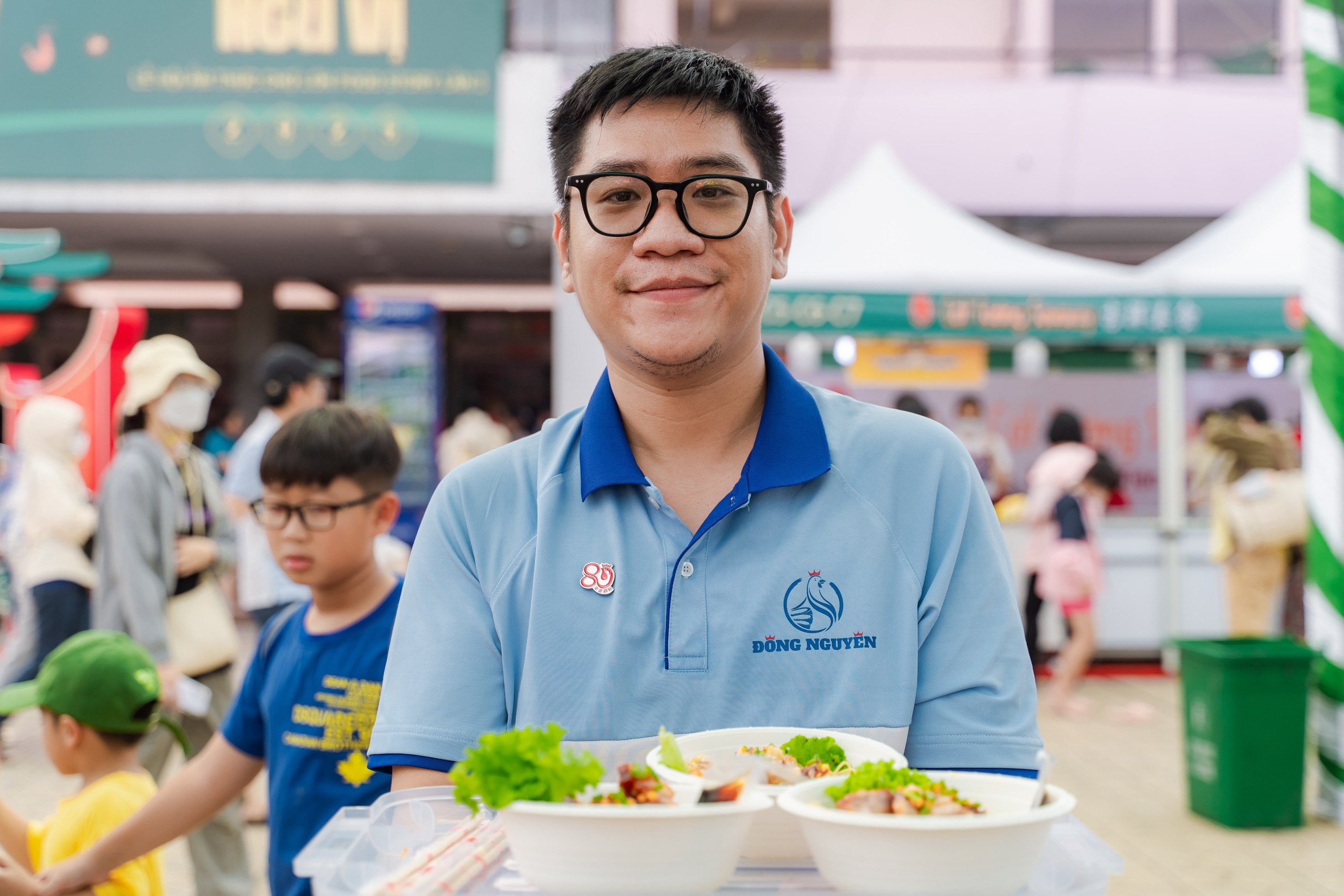 VIDEO: Hơn 300 m&oacute;n ngon "Hương Sắc Ngũ Vị" hội tụ tại Lễ hội Ẩm thực Chợ Lớn - Food Story 2025 - Ảnh 3.