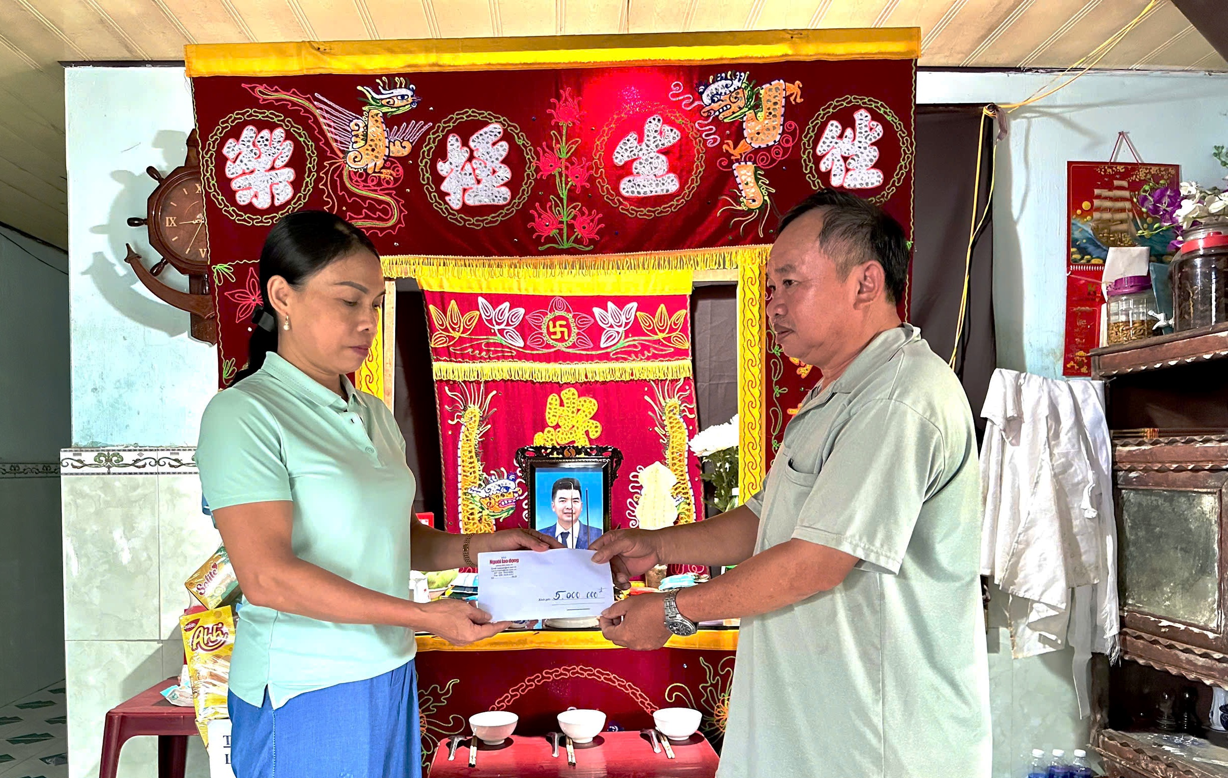 Tiếp sức học sinh nghèo vùng lũ - Ảnh 1.