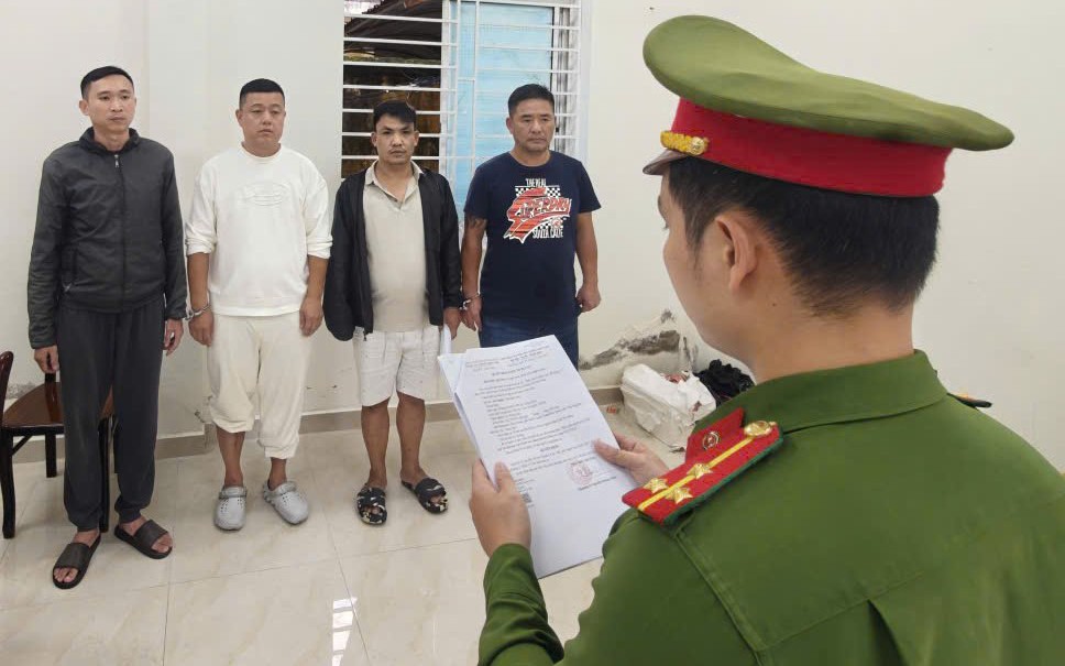 Một người Trung Quốc bị 4 gã đàn ông giam lỏng trong khách sạn ven biển Đà Nẵng