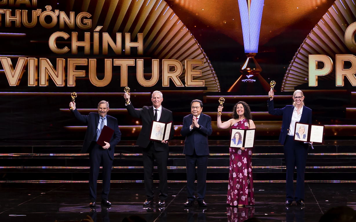 Các nhà khoa học nói gì sau khi nhận Giải thưởng Chính VinFuture 3 triệu USD?