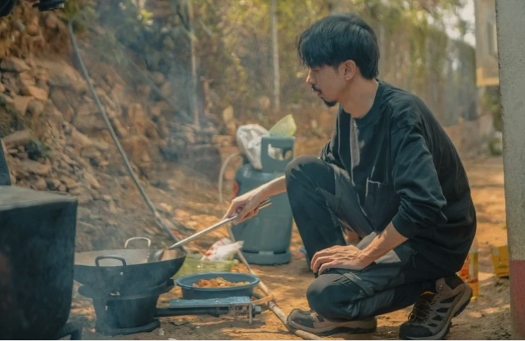 Rapper Đen lên tiếng về mối quan hệ với dự án "Nuôi Em" - Ảnh 2.