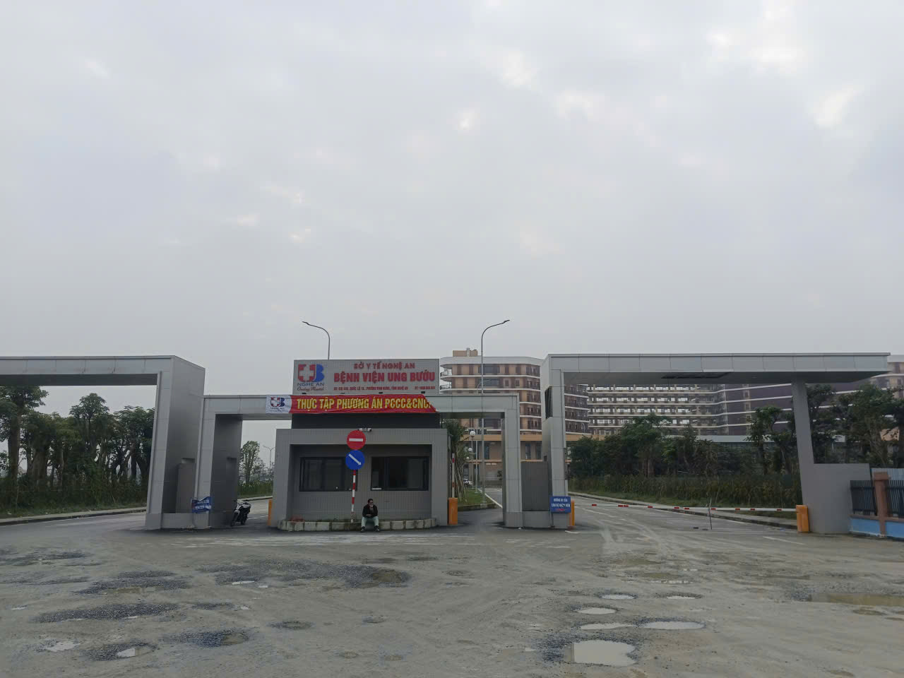 Bệnh viện Ung bướu Nghệ An sát nghĩa trang: Ám ảnh cho bệnh nhân - Ảnh 7.