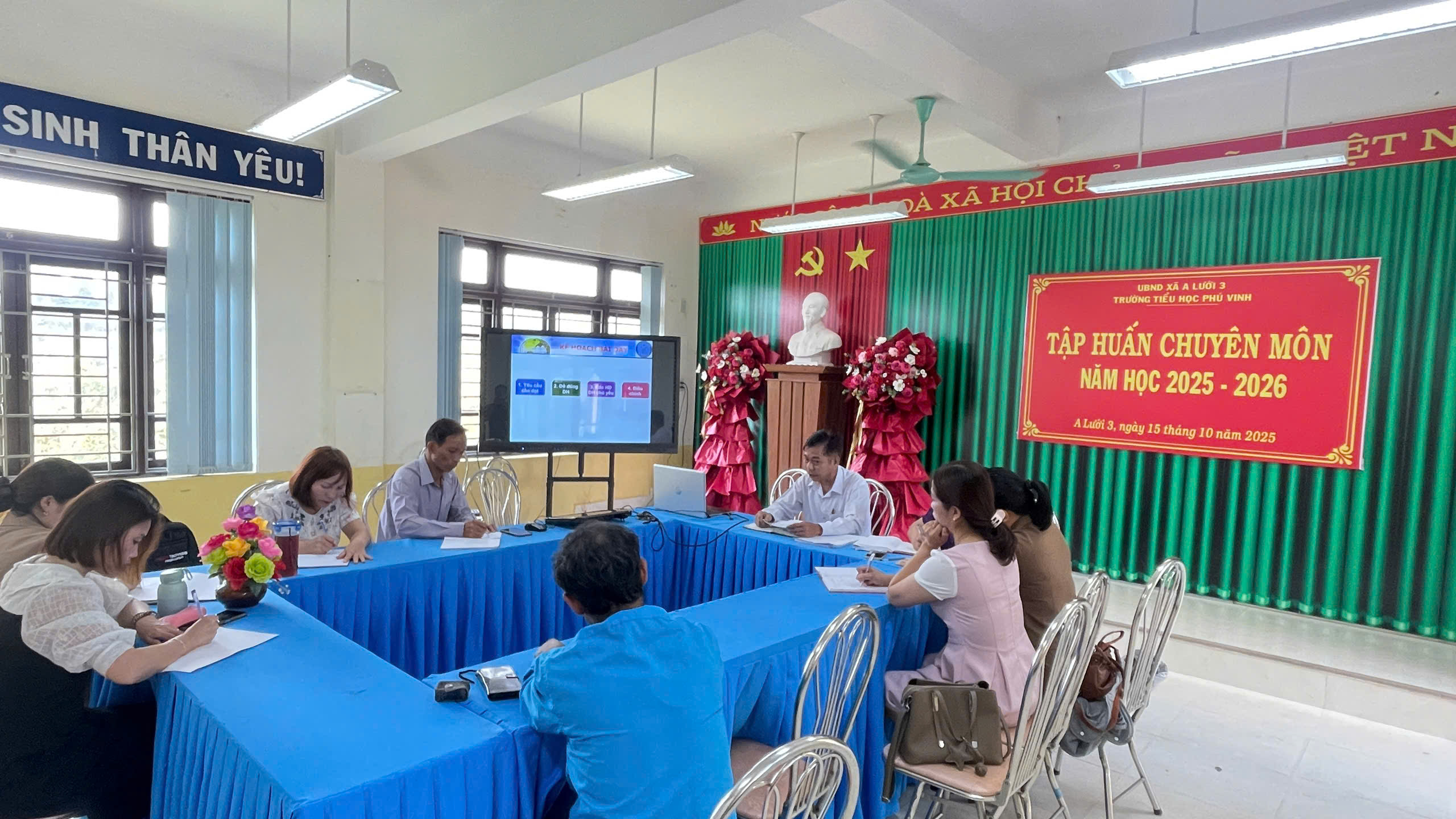 Trường kh&ocirc;ng c&oacute; gi&aacute;o vi&ecirc;n Anh văn, phụ huynh hỏi "con t&ocirc;i lấy kiến thức đ&acirc;u để thi?" - Ảnh 1.