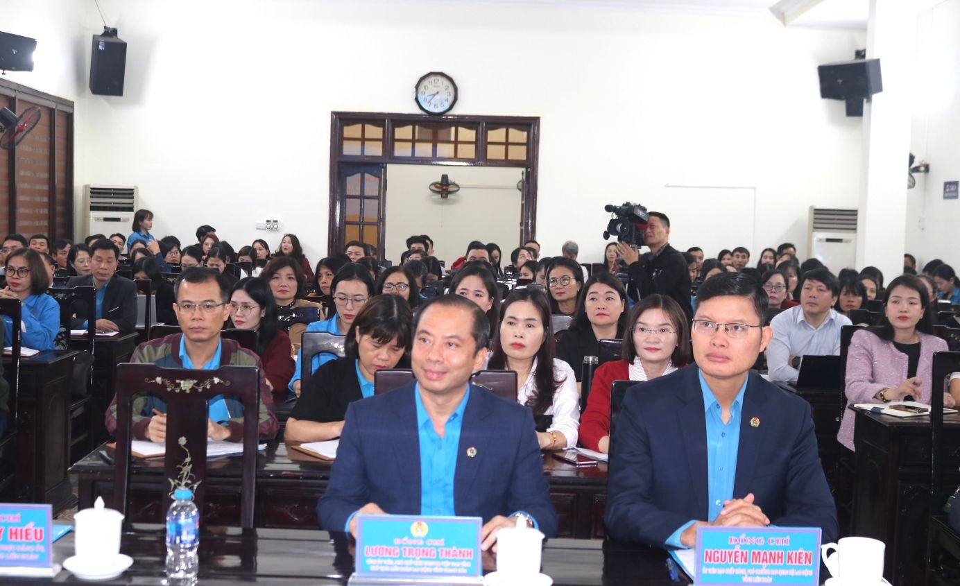 N&acirc;ng cao năng lực c&aacute;n bộ l&agrave;m c&ocirc;ng t&aacute;c tuy&ecirc;n gi&aacute;o C&ocirc;ng đo&agrave;n - Ảnh 2.