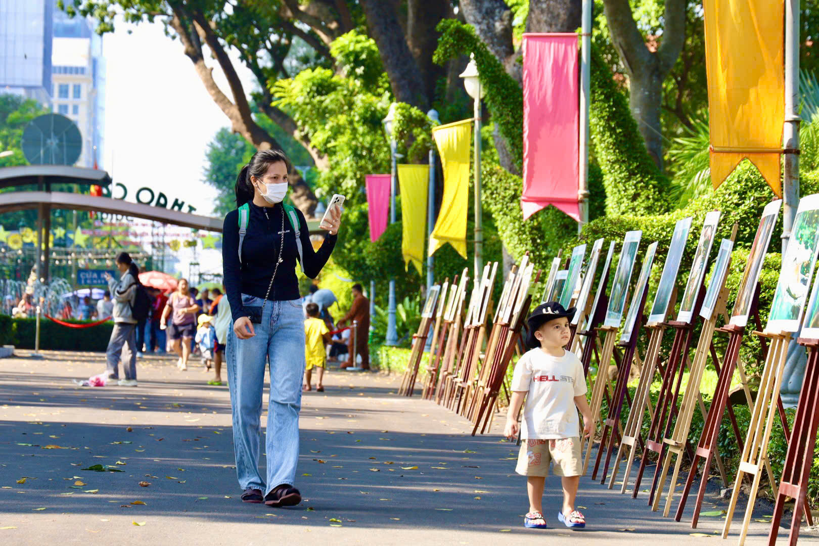Thảo Cầm Viên: Áo mèo Mika được đấu giá 10 triệu, fan 3 thế hệ “chốt đơn” - Ảnh 1.