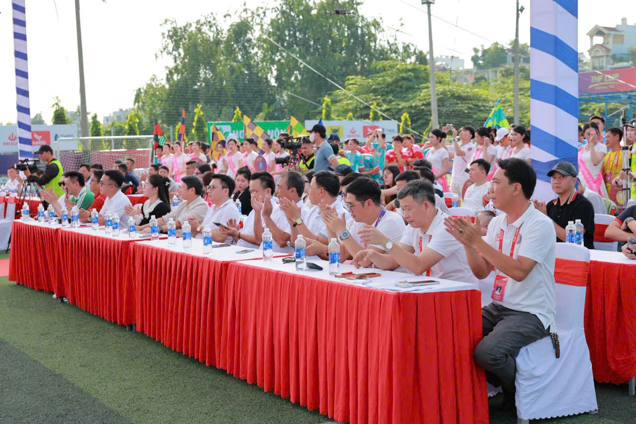 Hơn 100 triệu đồng tiền thưởng tại Giải b&oacute;ng đ&aacute; v&ocirc; địch Thanh H&oacute;a miền Nam 2025 - Ảnh 3.