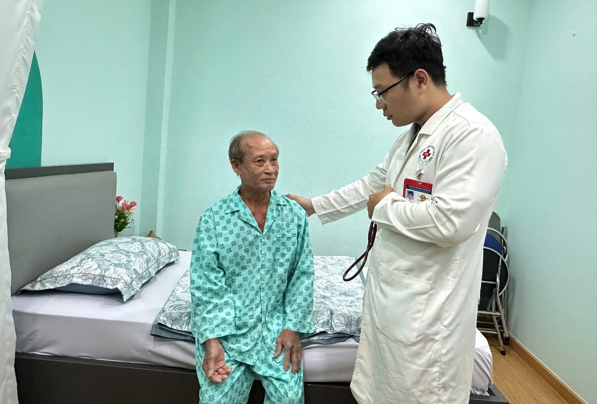 Kiến nghị &aacute;p dụng hệ số lương khởi điểm từ 2,67 đối với b&aacute;c sĩ mới ra trường - Ảnh 1.