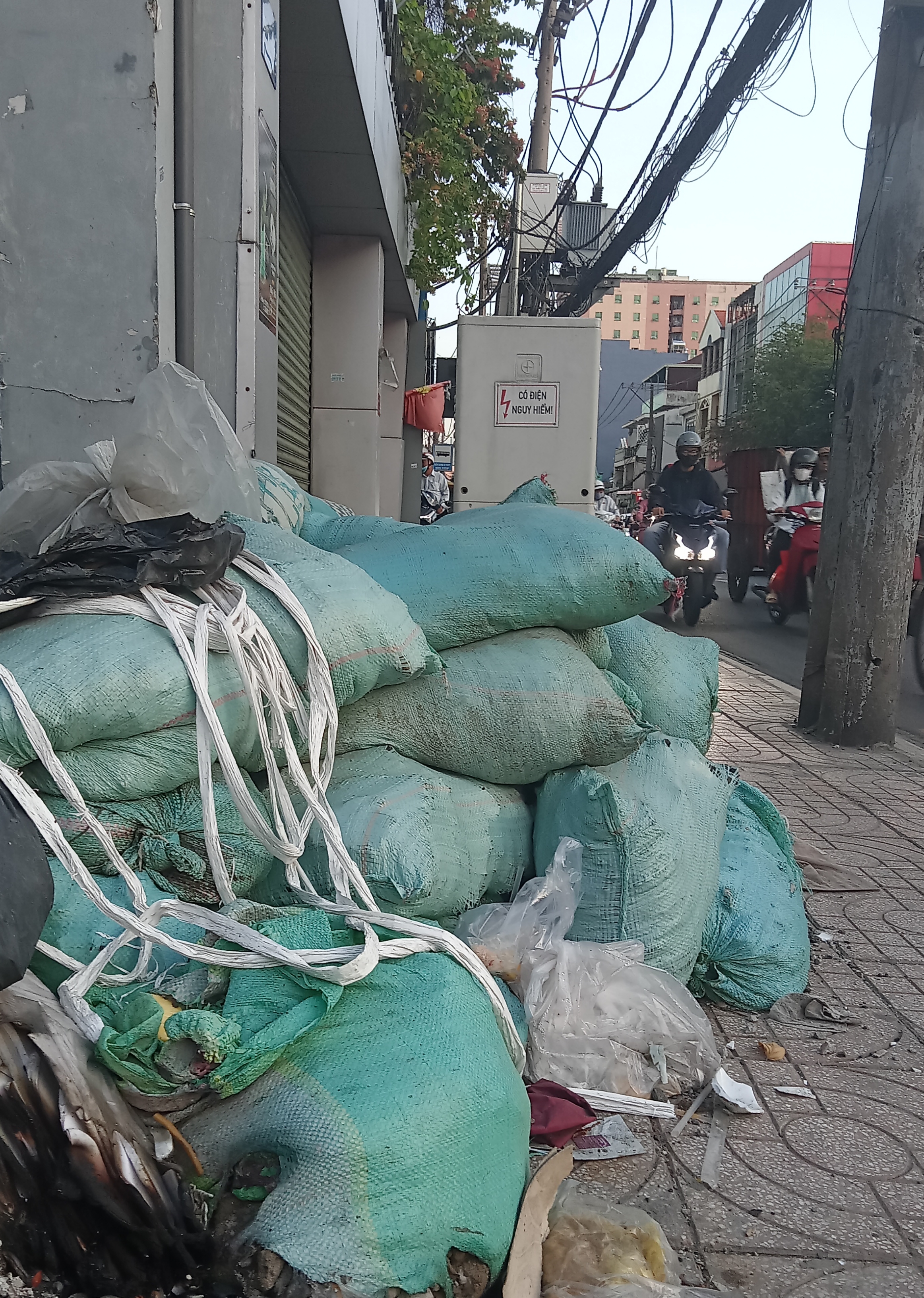 Bừa bãi - Ảnh 1.