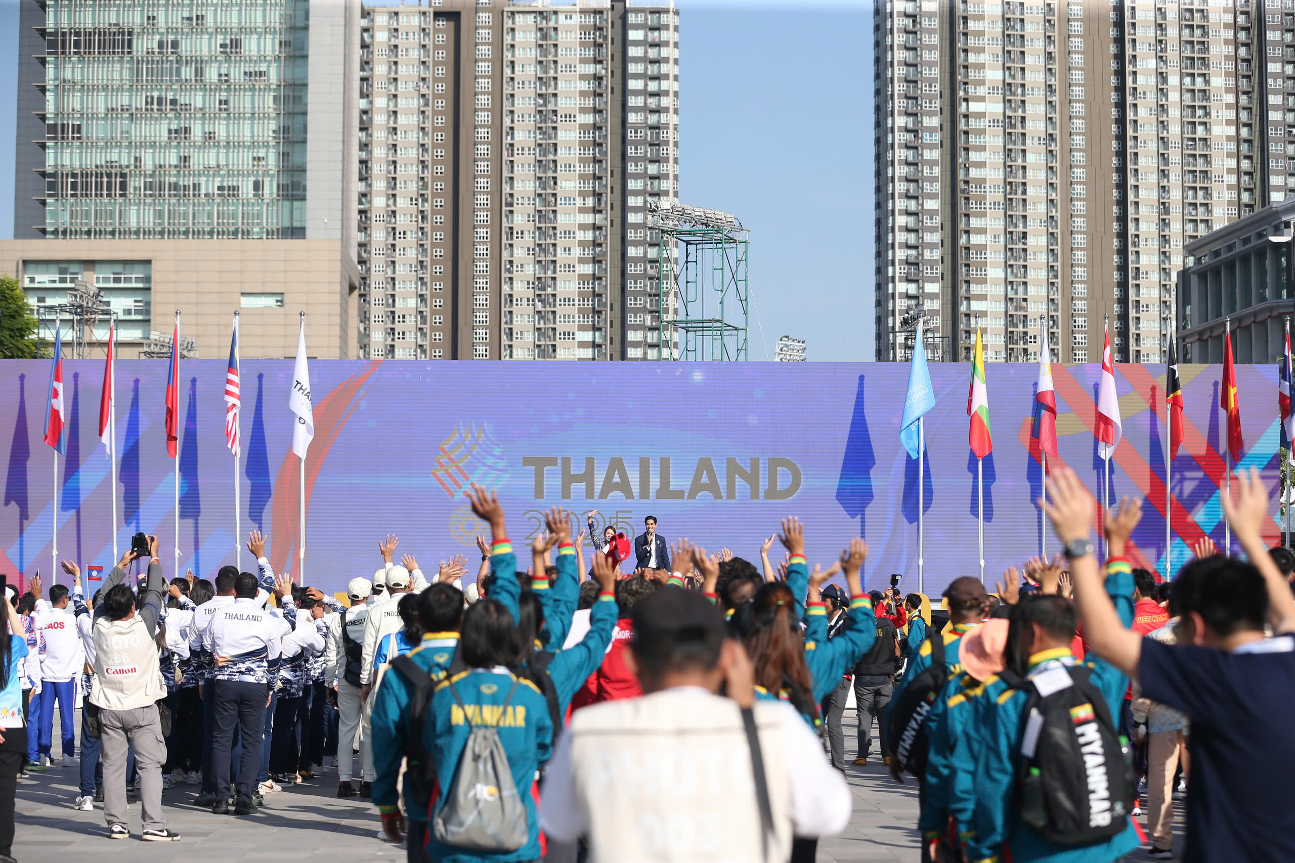 Trang trọng lễ thượng cờ 11 quốc gia tham dự SEA Games 33 - Ảnh 9.