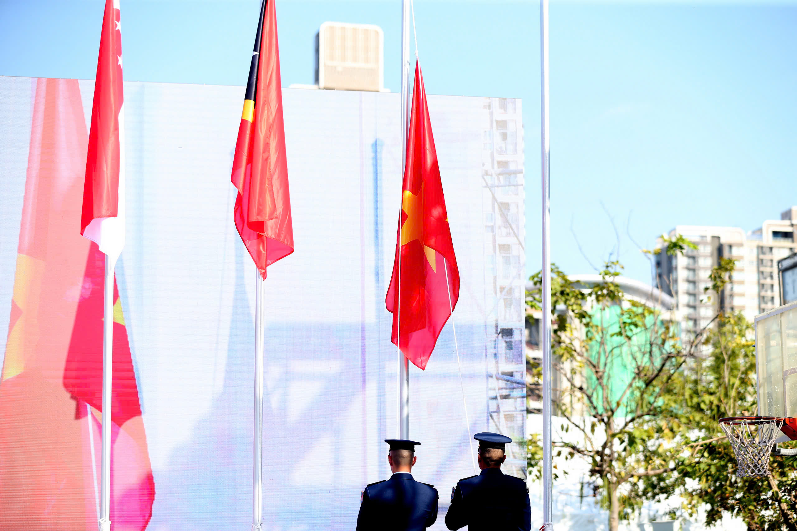 Trang trọng lễ thượng cờ 11 quốc gia tham dự SEA Games 33 - Ảnh 2.