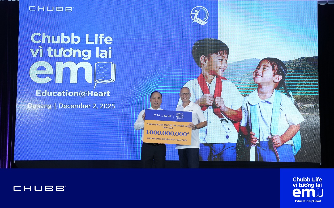 Chubb Life Việt Nam dành hơn 1 tỉ cho học sinh khó khăn và các địa phương gặp thiên tai