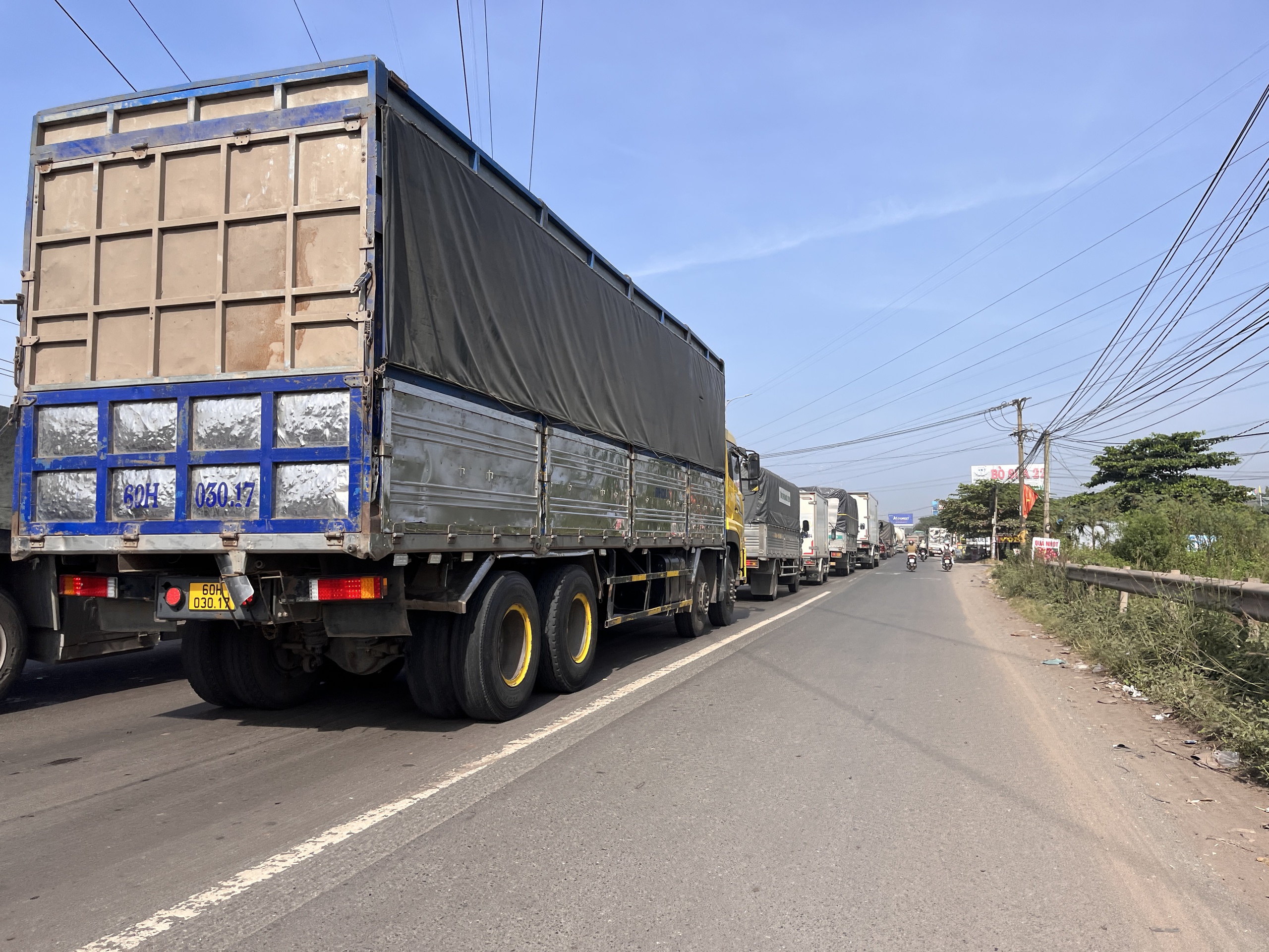 H&igrave;nh ảnh bất ngờ c&aacute;c phương tiện lưu th&ocirc;ng tr&ecirc;n Quốc lộ 51 theo c&aacute;ch ph&acirc;n l&agrave;n mới - Ảnh 7.