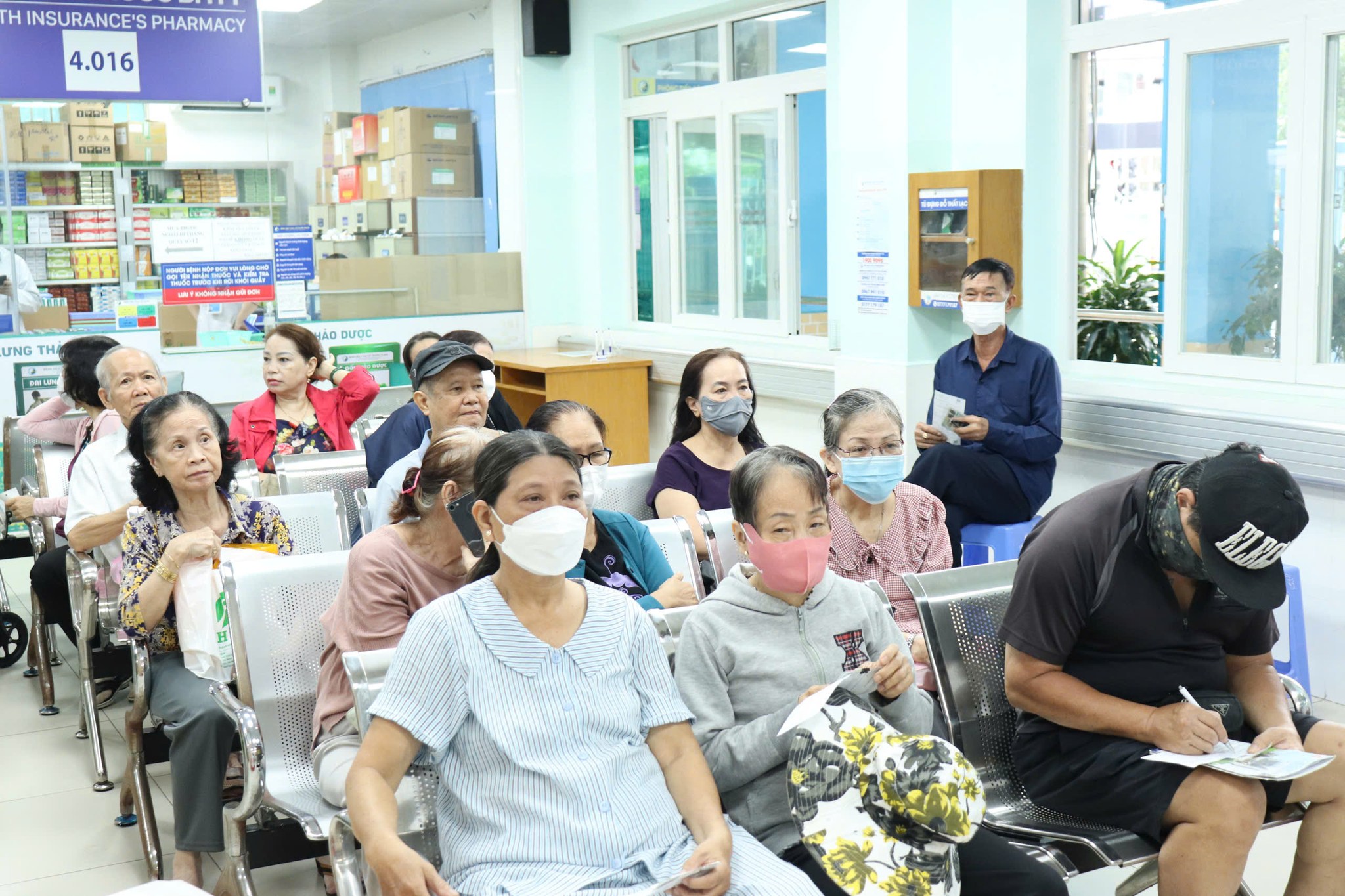 TPHCM: Ph&acirc;n bổ thẻ BHYT mới nhất cho c&aacute;c cơ sở kh&aacute;m chữa bệnh năm 2026 - Ảnh 2.
