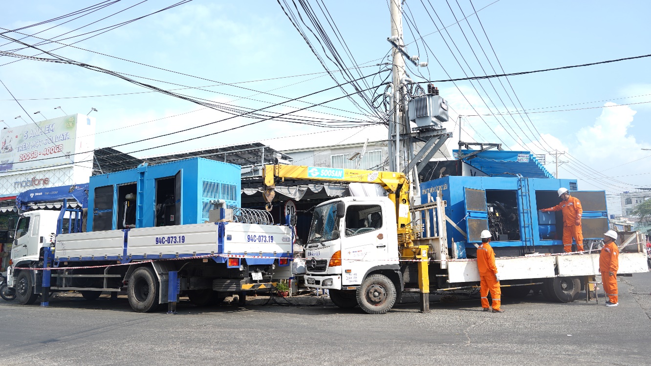 Thi công xuyên đêm, “nối điện” trở lại cho đặc khu Phú Quốc - Ảnh 11.