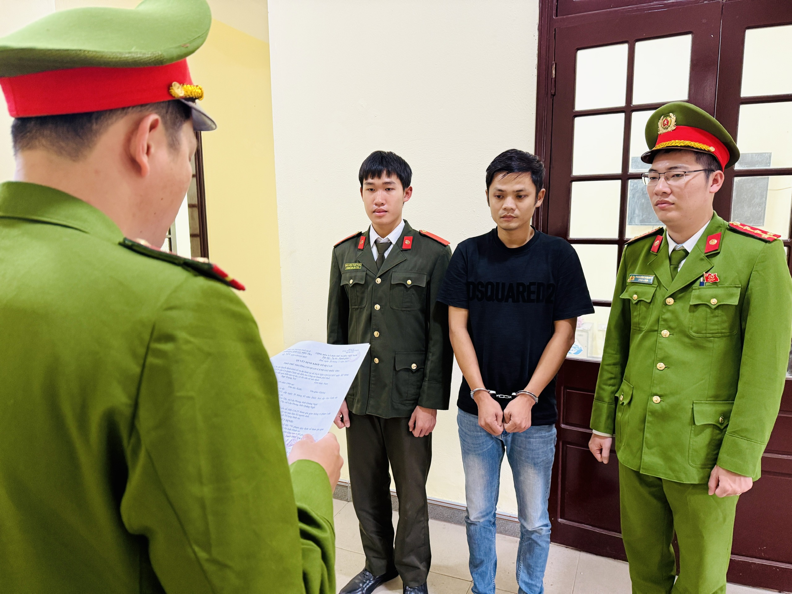Bắt t&agrave;i xế l&aacute;i xe tải qua đường bất cẩn khiến 2 người chết tr&ecirc;n Quốc lộ 1 - Ảnh 1.