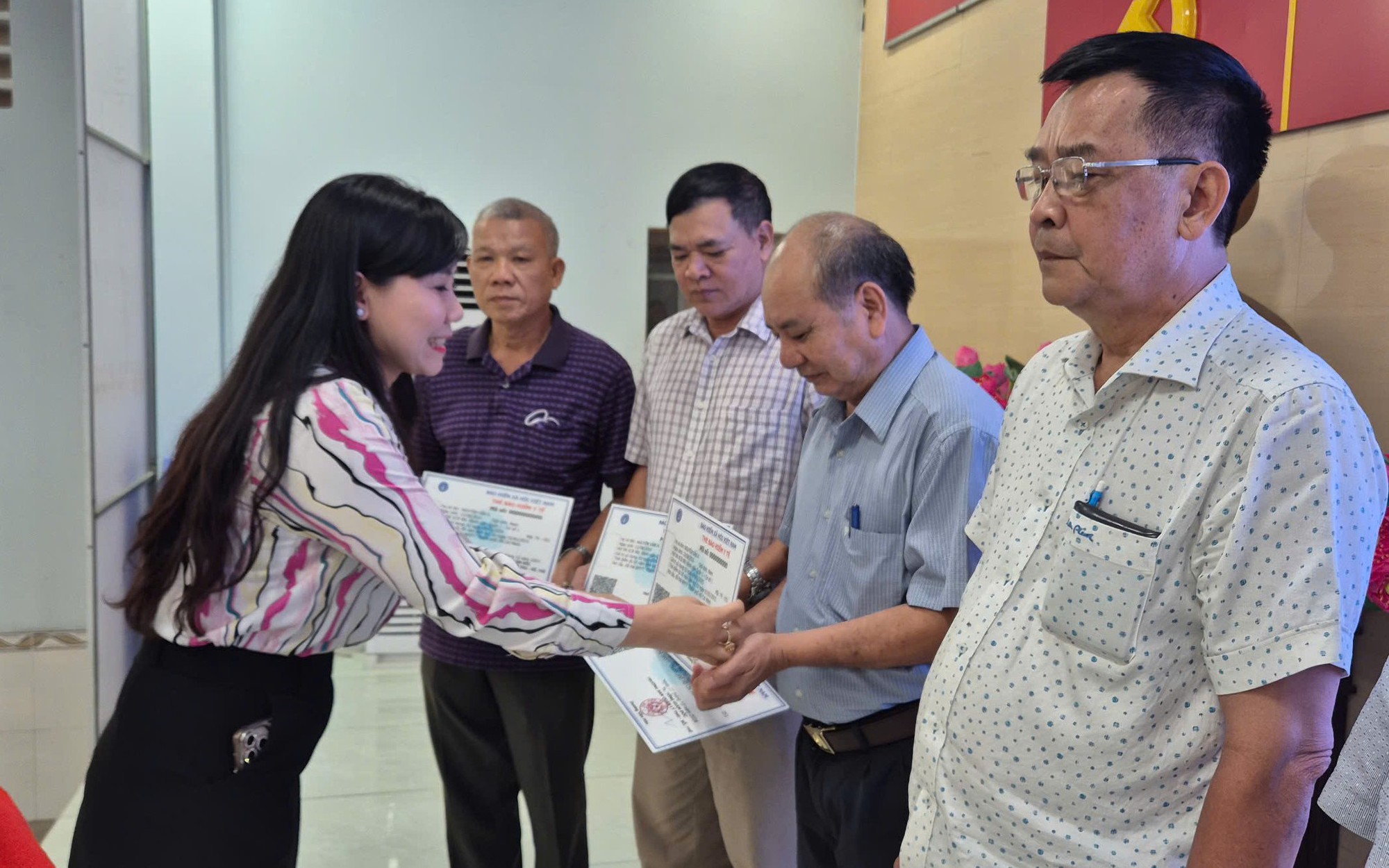 Nhiều đối tượng được các tỉnh, thành phố hỗ trợ mức đóng BHYT từ năm 2026