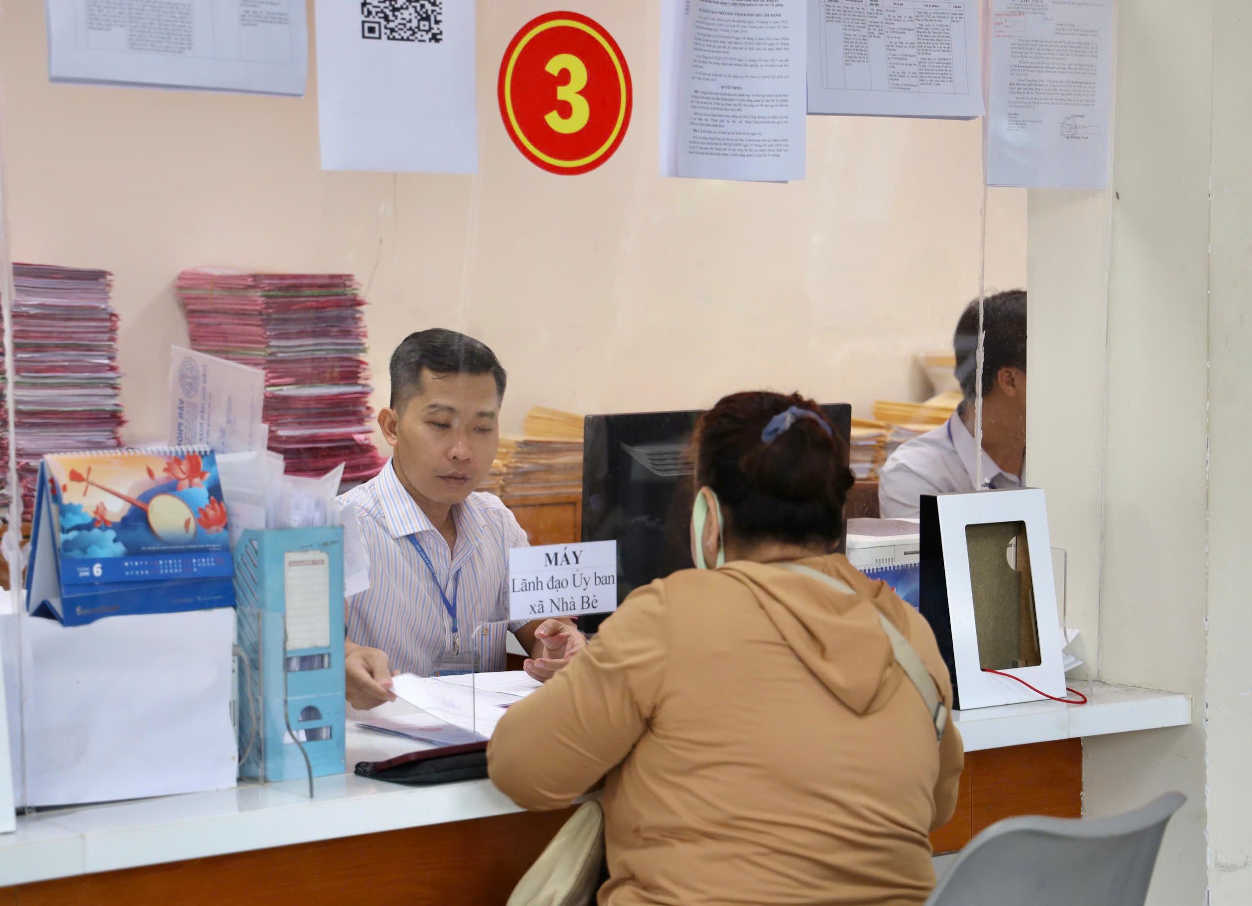 TPHCM sắp xếp 1.052 công chức thừa và 935 công chức thiếu - Ảnh 2.