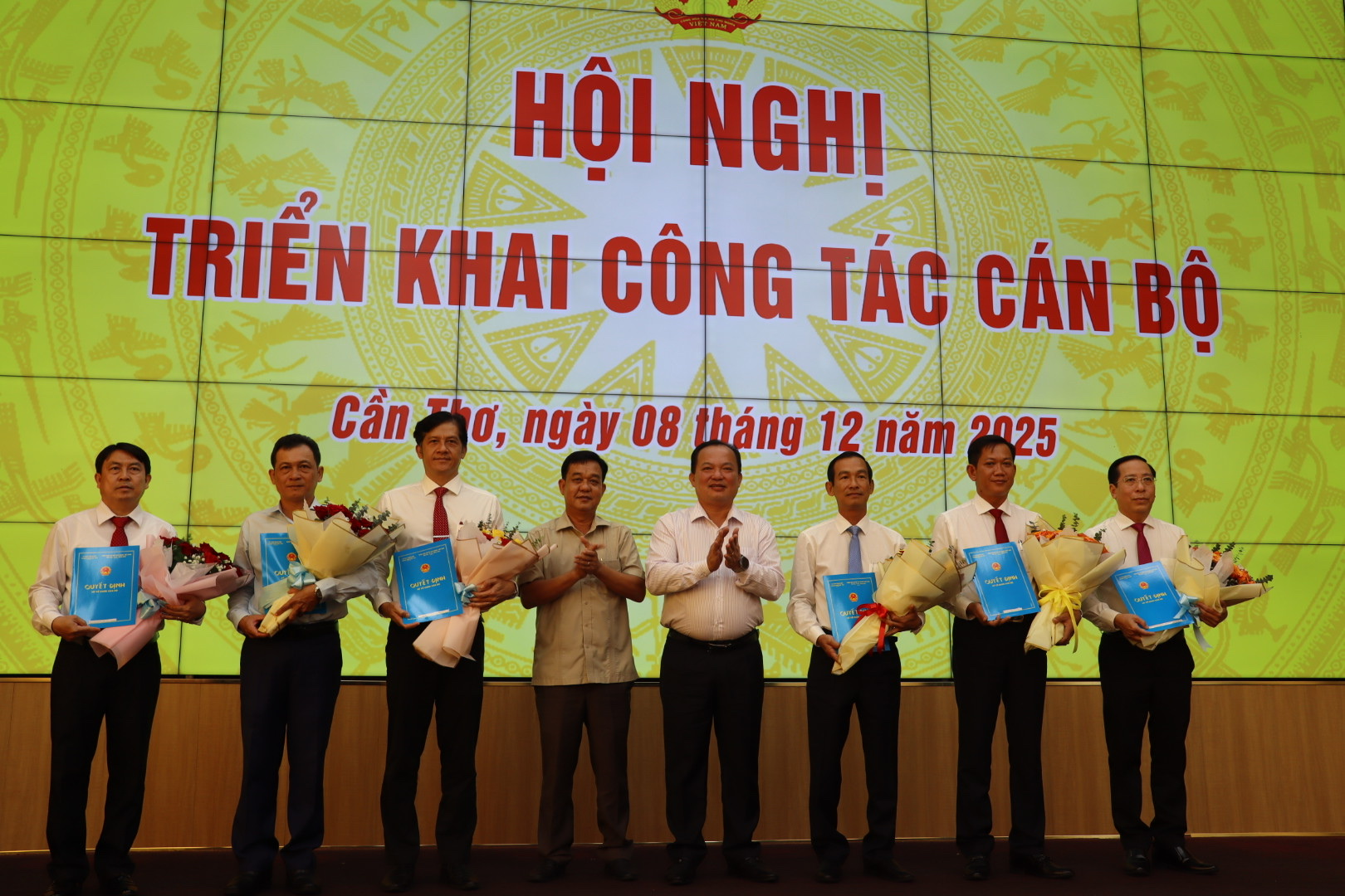 Tiếp nhận , bổ nhiệm l&atilde;nh đạo mới tại TP Cần Thơ: Kiện to&agrave;n bộ m&aacute;y ch&iacute;nh quyền - Ảnh 3.