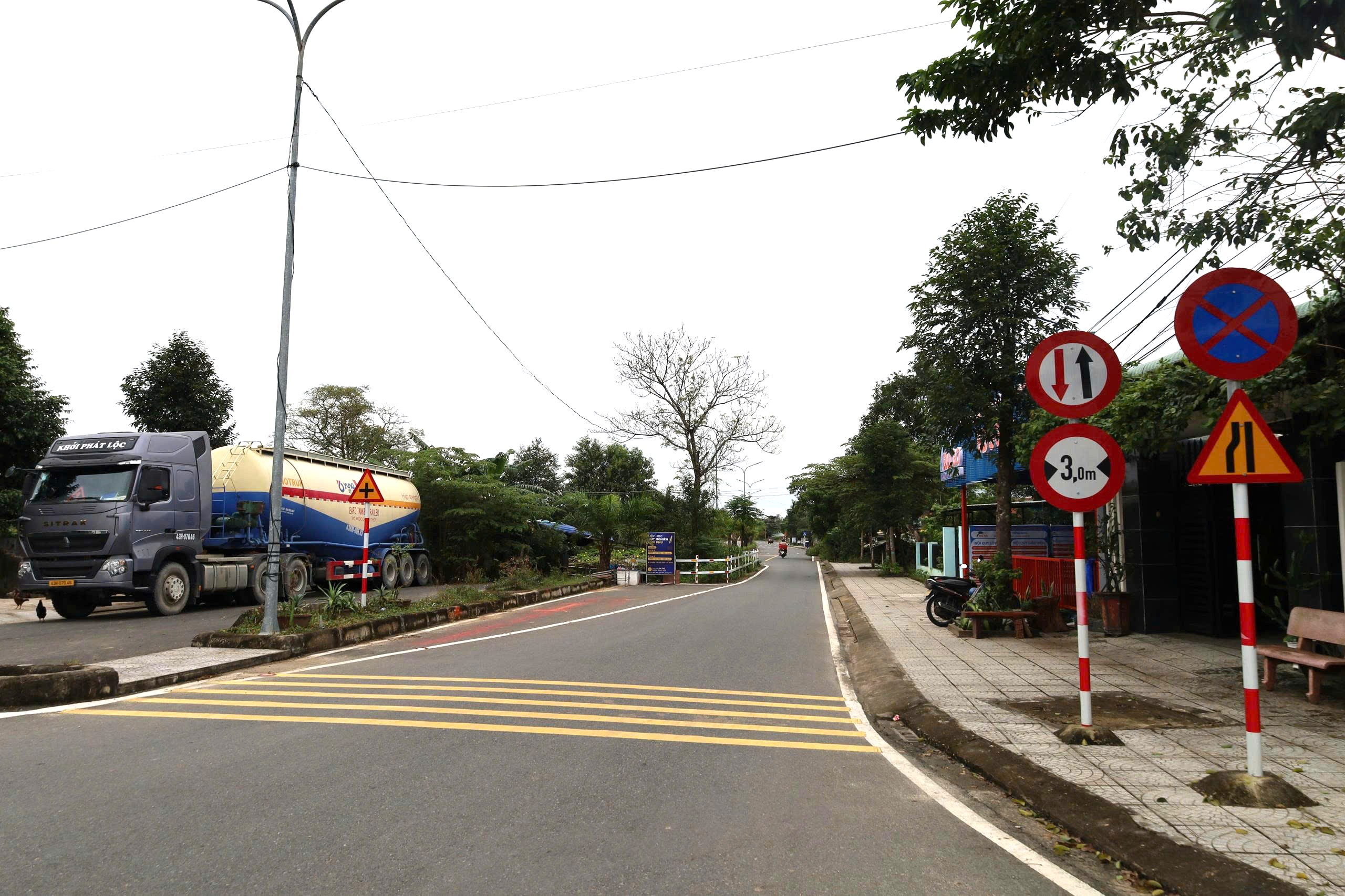 Đà Nẵng có con đường kỳ lạ với ngôi nhà giữa Đường cong mềm mại - Ảnh 17.