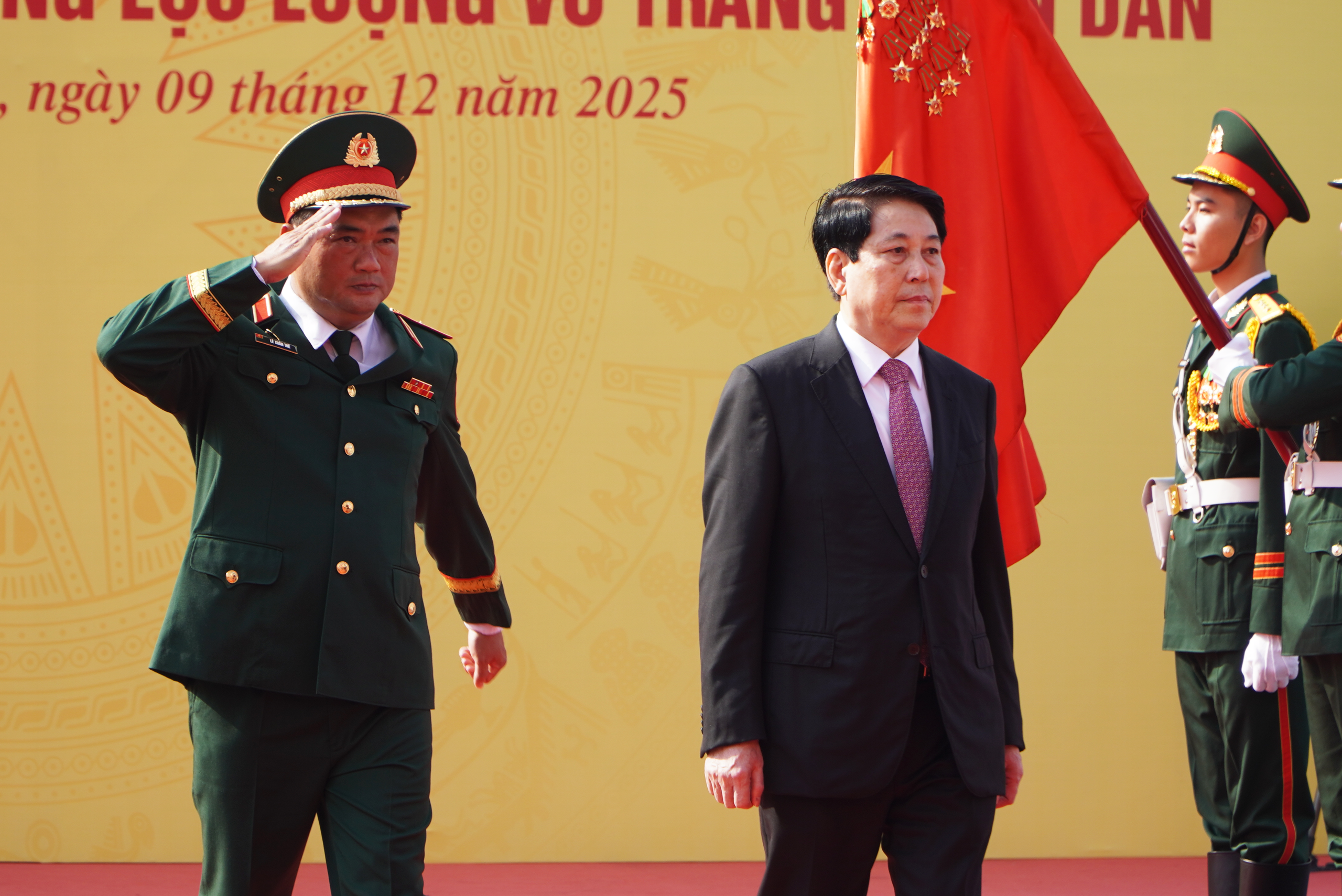 Chủ tịch nước Lương Cường dự lễ kỷ niệm 80 năm ng&agrave;y truyền thống Lực lượng vũ trang Qu&acirc;n khu 7 - Ảnh 1.