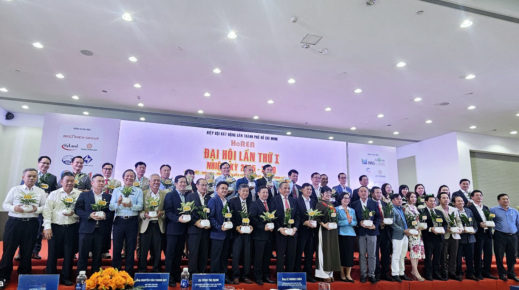 &Ocirc;ng L&ecirc; Ho&agrave;ng Ch&acirc;u giữ chức Chủ tịch Hiệp hội HoREA  - Ảnh 1.