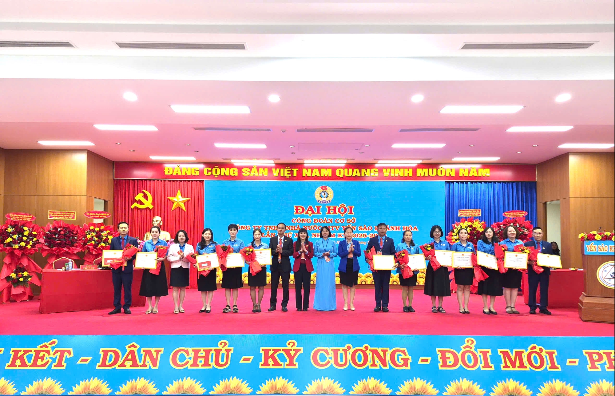 Đại hội C&ocirc;ng đo&agrave;n C&ocirc;ng ty Yến s&agrave;o Kh&aacute;nh H&ograve;a kh&oacute;a XIII: Đo&agrave;n kết &ndash; đổi mới v&igrave; người lao động - Ảnh 4.
