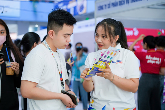 Phong ph&uacute; việc l&agrave;m Tết, cảnh gi&aacute;c trước bẫy lừa - Ảnh 1.