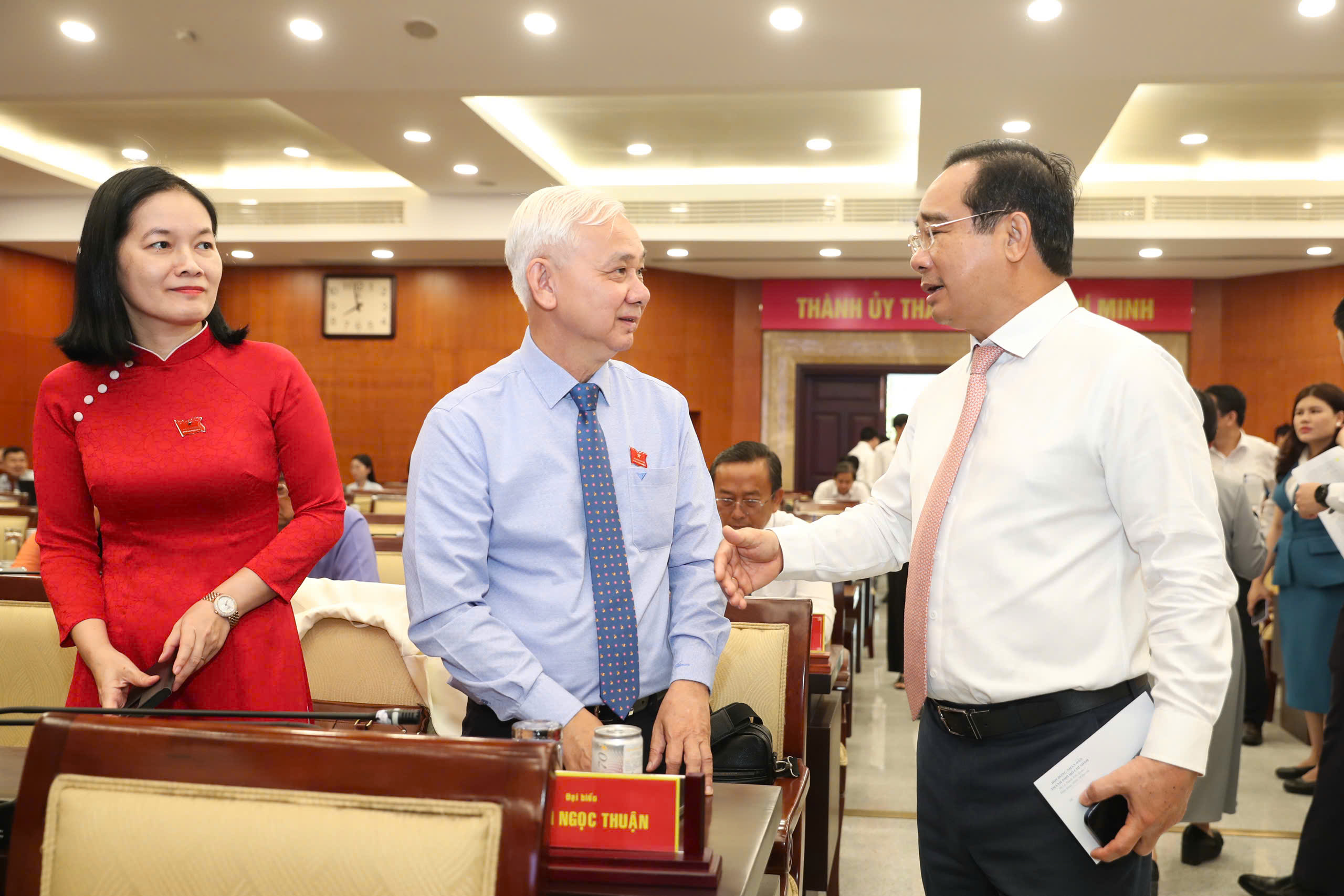 Khai mạc kỳ họp thứ 6 HĐND TPHCM: Quyết nghị nhiều vấn đề quan trọng của th&agrave;nh phố - Ảnh 1.