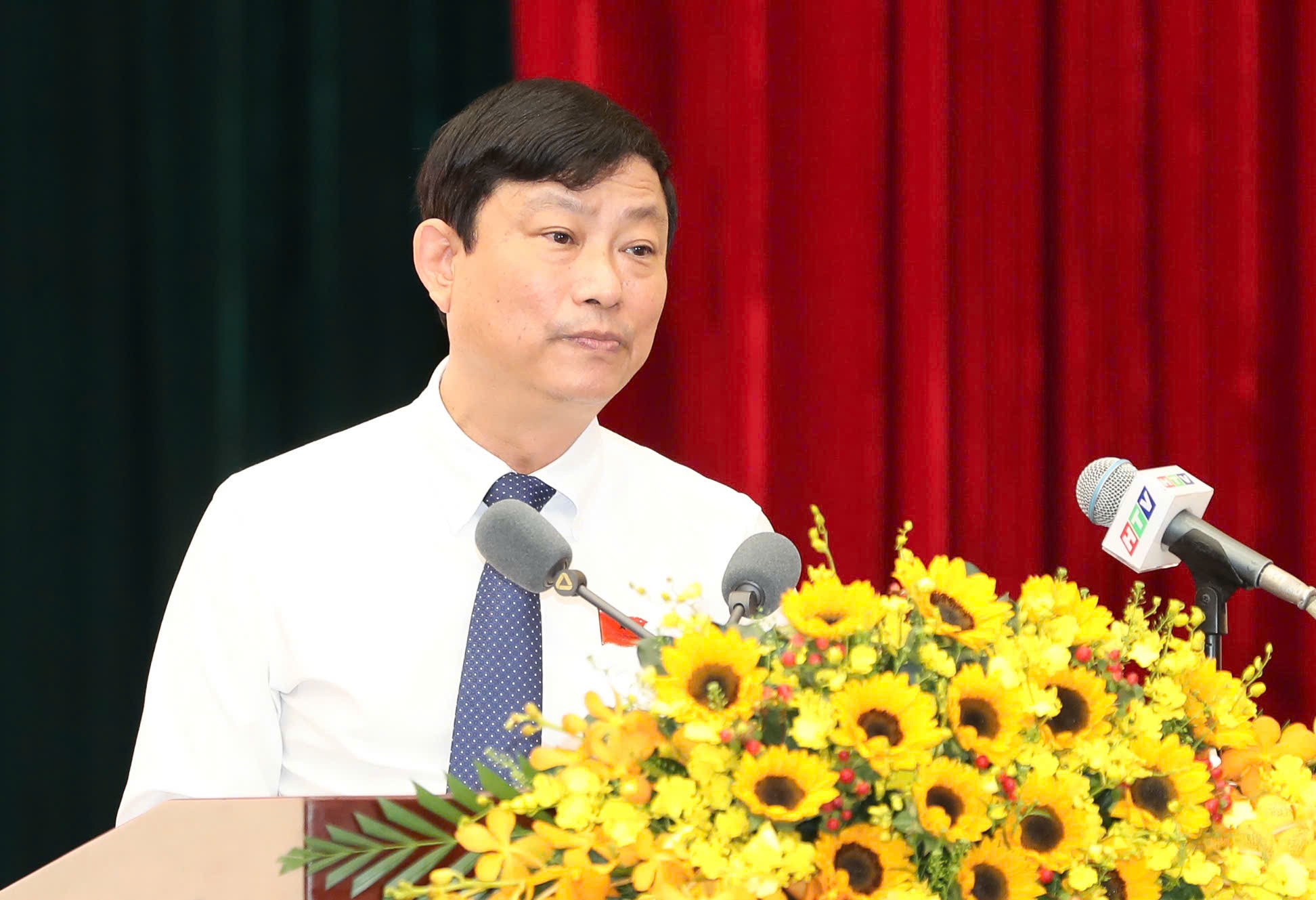 Khai mạc kỳ họp thứ 6 HĐND TPHCM: Quyết nghị nhiều vấn đề quan trọng của th&agrave;nh phố - Ảnh 2.