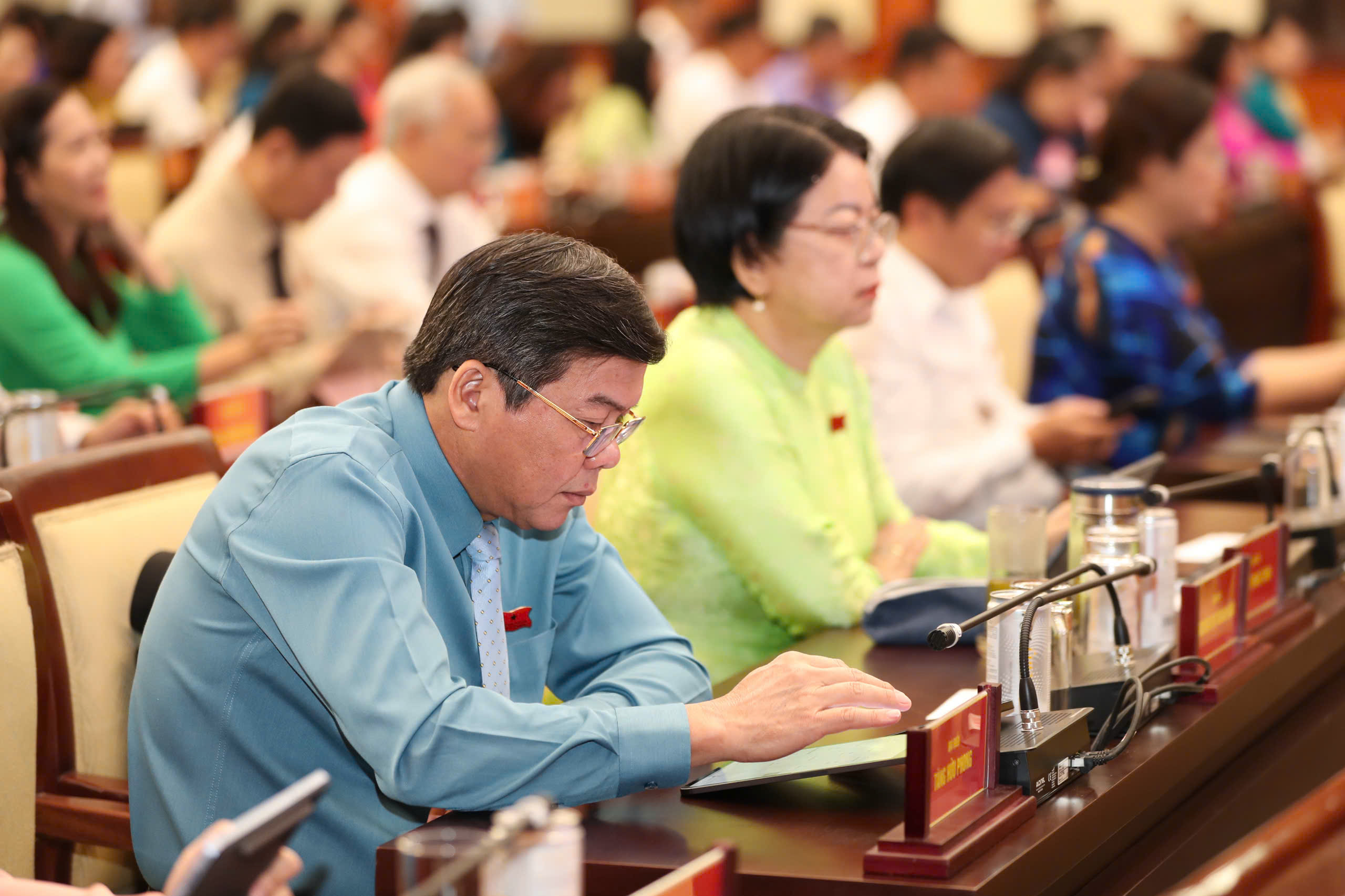 Khai mạc kỳ họp thứ 6 HĐND TPHCM: Quyết nghị nhiều vấn đề quan trọng của th&agrave;nh phố - Ảnh 4.