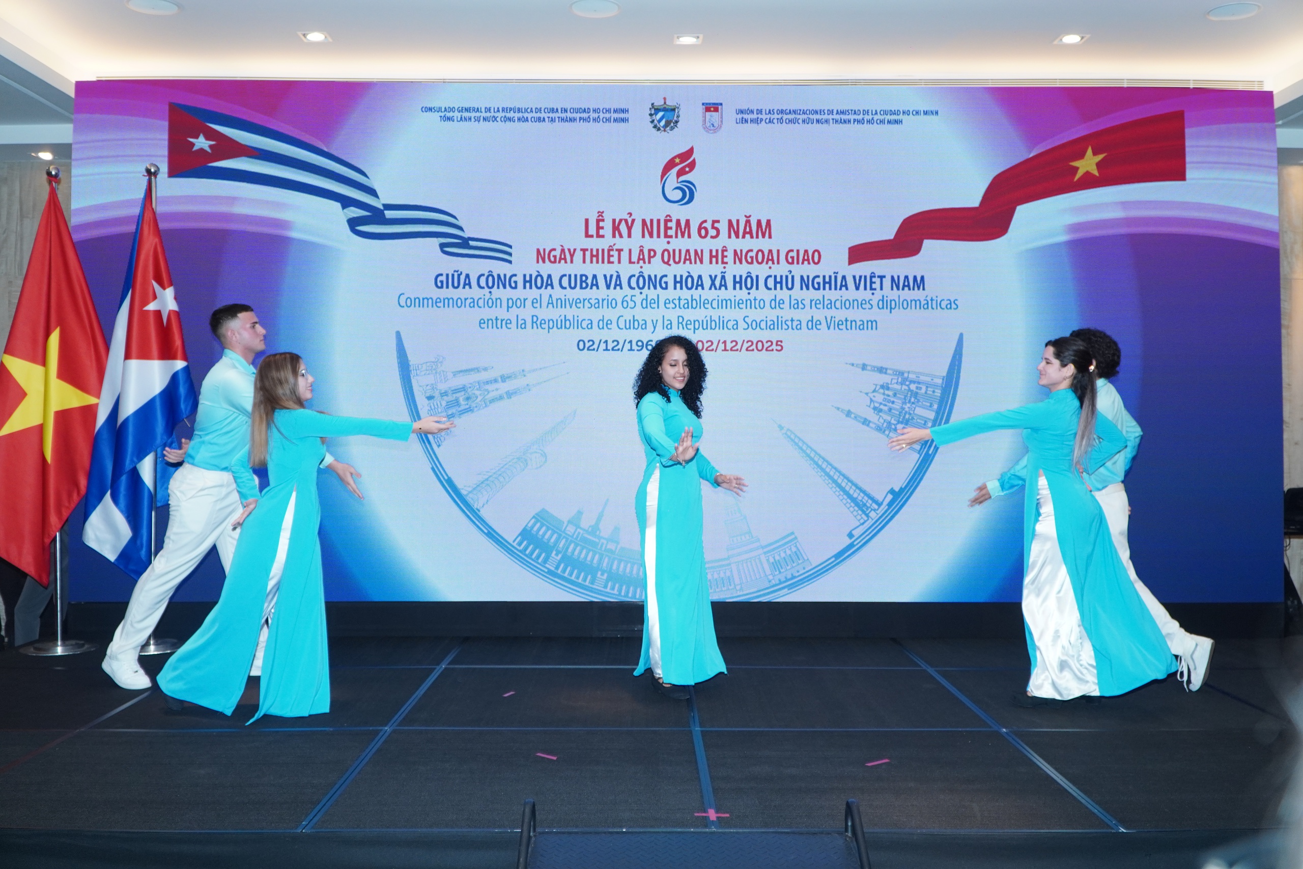 Kỷ niệm 65 năm quan hệ ngọai giao Việt Nam - Cuba tại TP HCM - Ảnh 5.