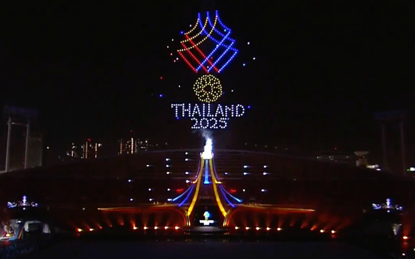 Khai mạc SEA Games 33: Lửa đại hội bừng sáng bầu trời Bangkok