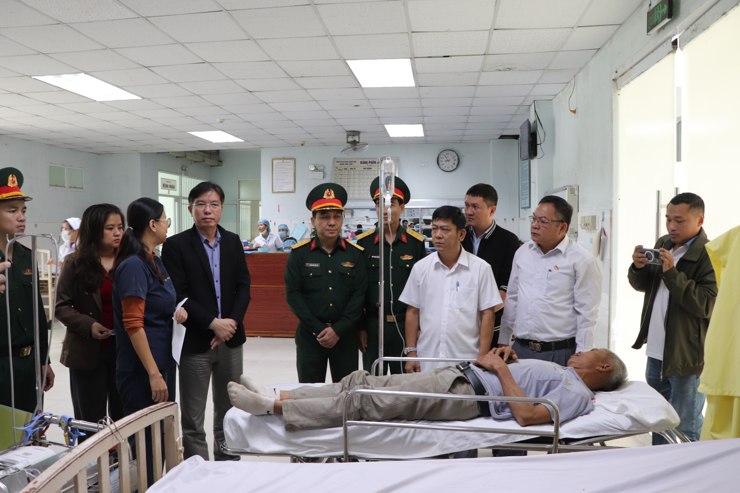 Tai nạn giao th&ocirc;ng Đ&agrave; Nẵng: 13 Người thương vong trong gia đ&igrave;nh sau đ&aacute;m cưới - Ảnh 2.