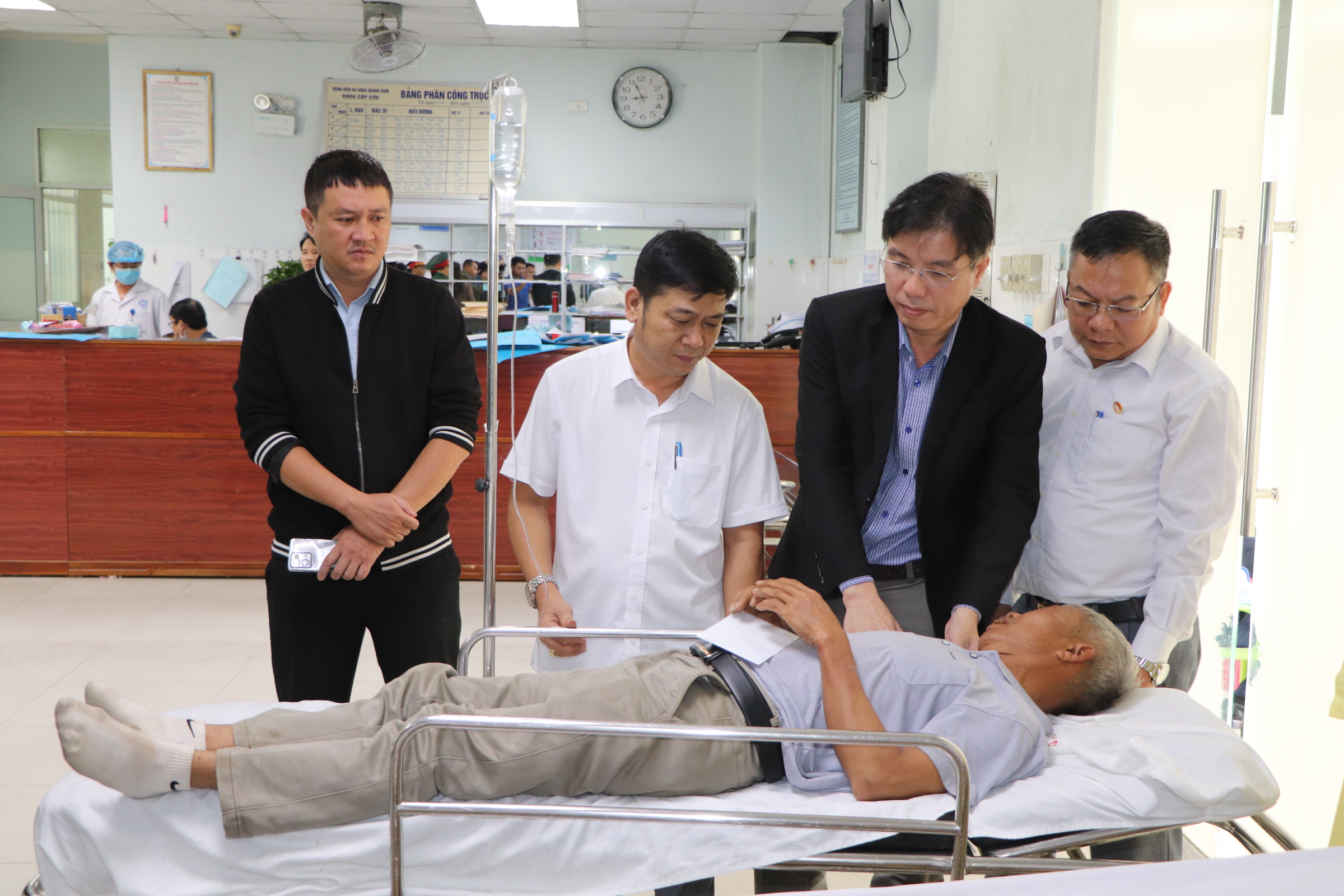 Tai nạn giao th&ocirc;ng Đ&agrave; Nẵng: 13 Người thương vong trong gia đ&igrave;nh sau đ&aacute;m cưới - Ảnh 3.