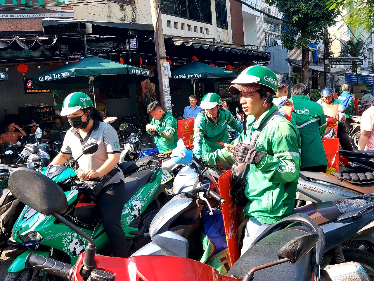 Kiến nghị đưa t&agrave;i xế xe &ocirc;m c&ocirc;ng nghệ, người l&agrave;m việc trực tuyến v&agrave;o đối tượng đ&oacute;ng BHXH bắt buộc - Ảnh 3.