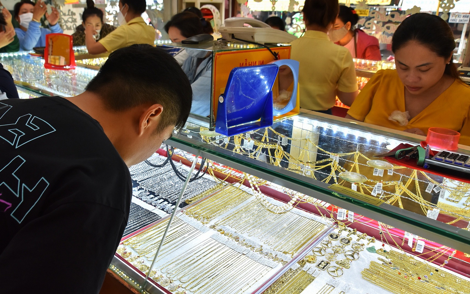 Gi&aacute; v&agrave;ng h&ocirc;m nay 10-12: Tăng rất mạnh - Ảnh 2.
